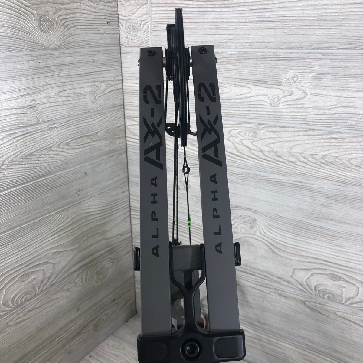 Used Hoyt Alpha AX-2 29 Tombstone RH 60-70# 29.5"