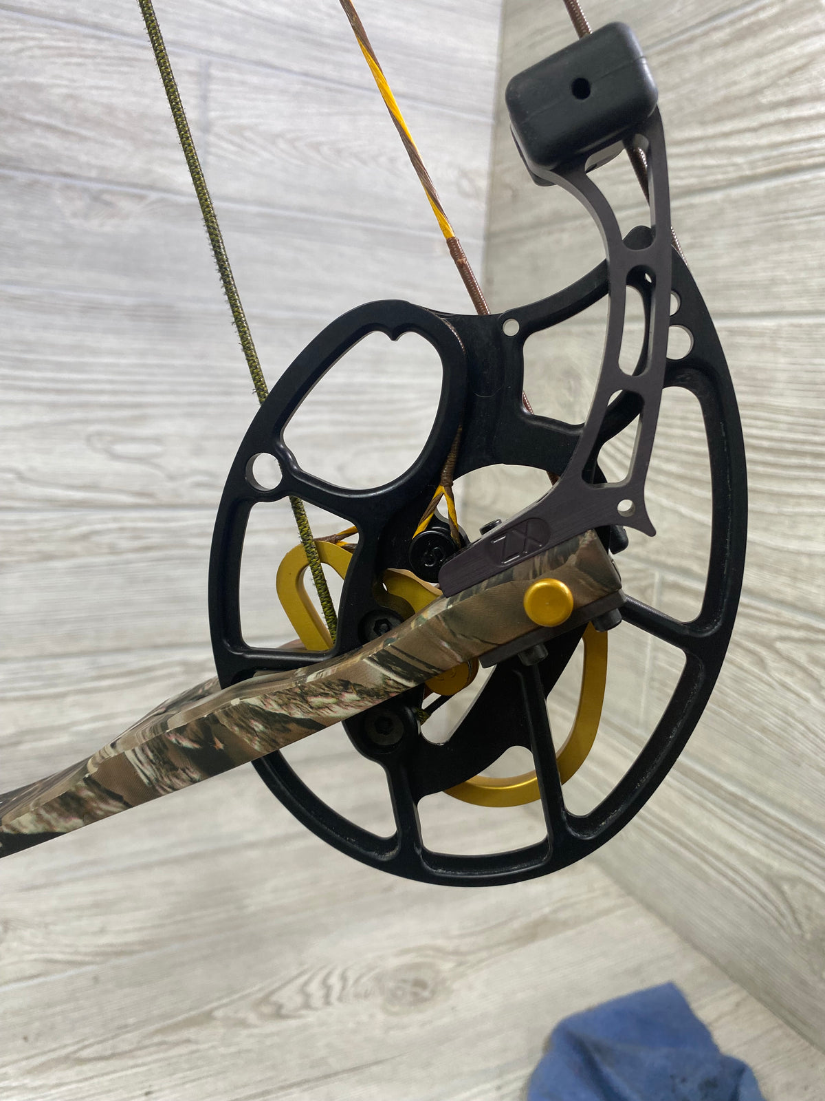 Used Mathews Z9 Right Handed 60-70lb 32" Bow Pkg