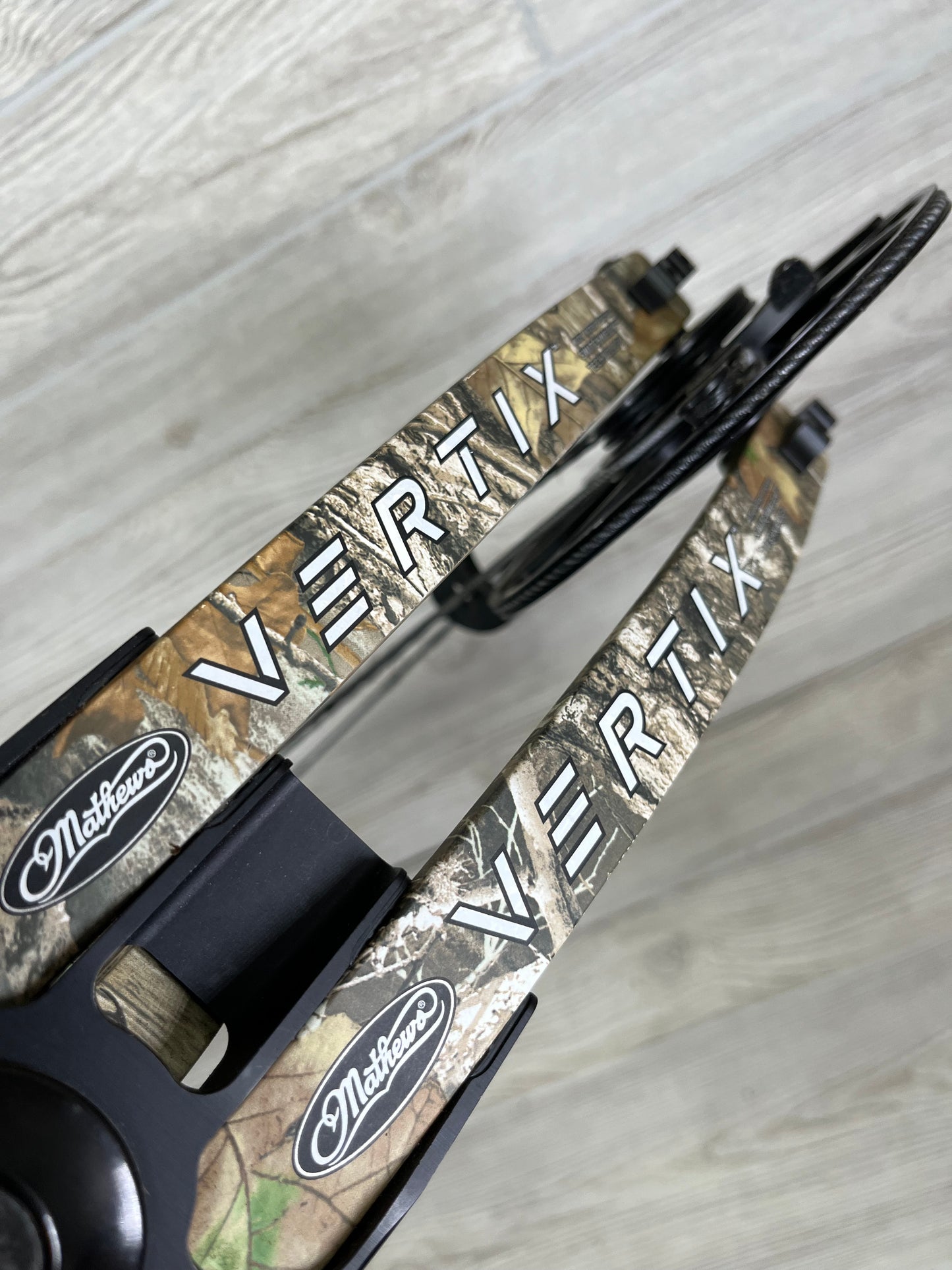 Used Mathews Vertix 29" 70lb RH Realtree Edge Bow Only