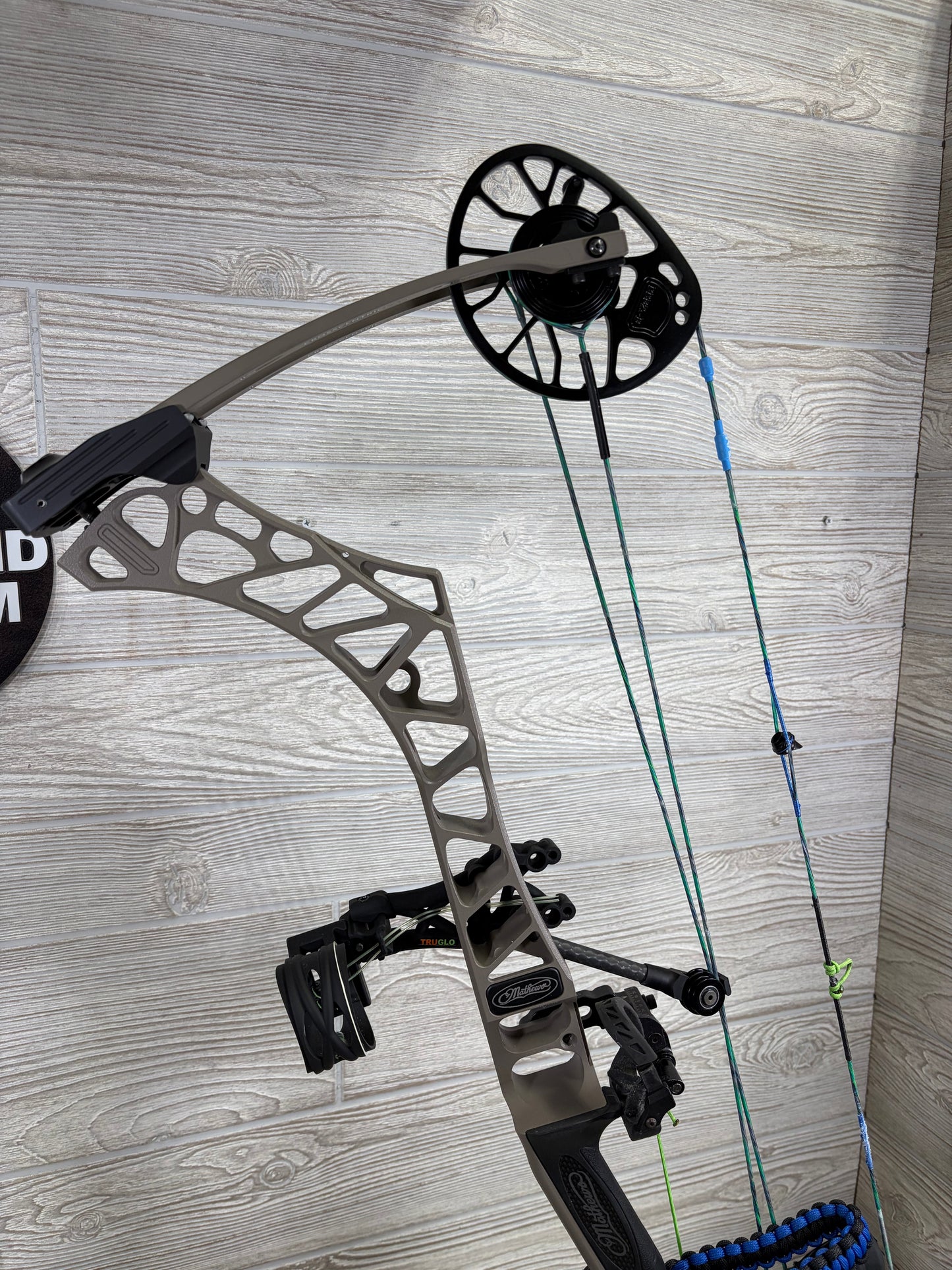 Mathews Prima Granite RH Bow Package 40# w Gas Bowstrings