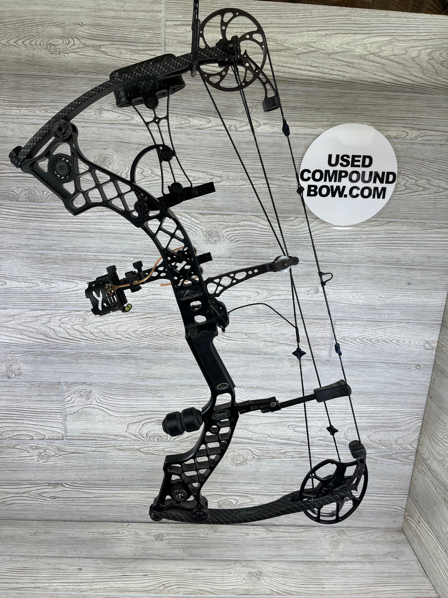 Used Mathews Z7 Xtreme TACTICAL 25.5" 70lb RH Bow Pkg