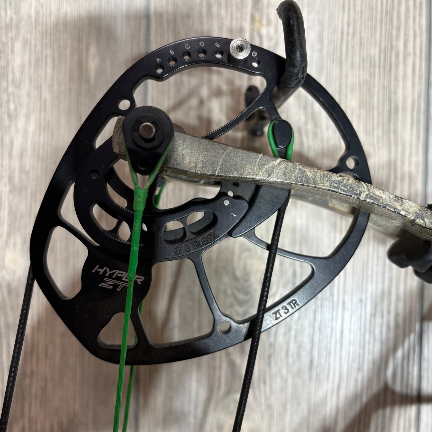 Used Hoyt Carbon RX-1 Ultra 28-31" 60-70lbs RH Realtree Edge with QAD Rest
