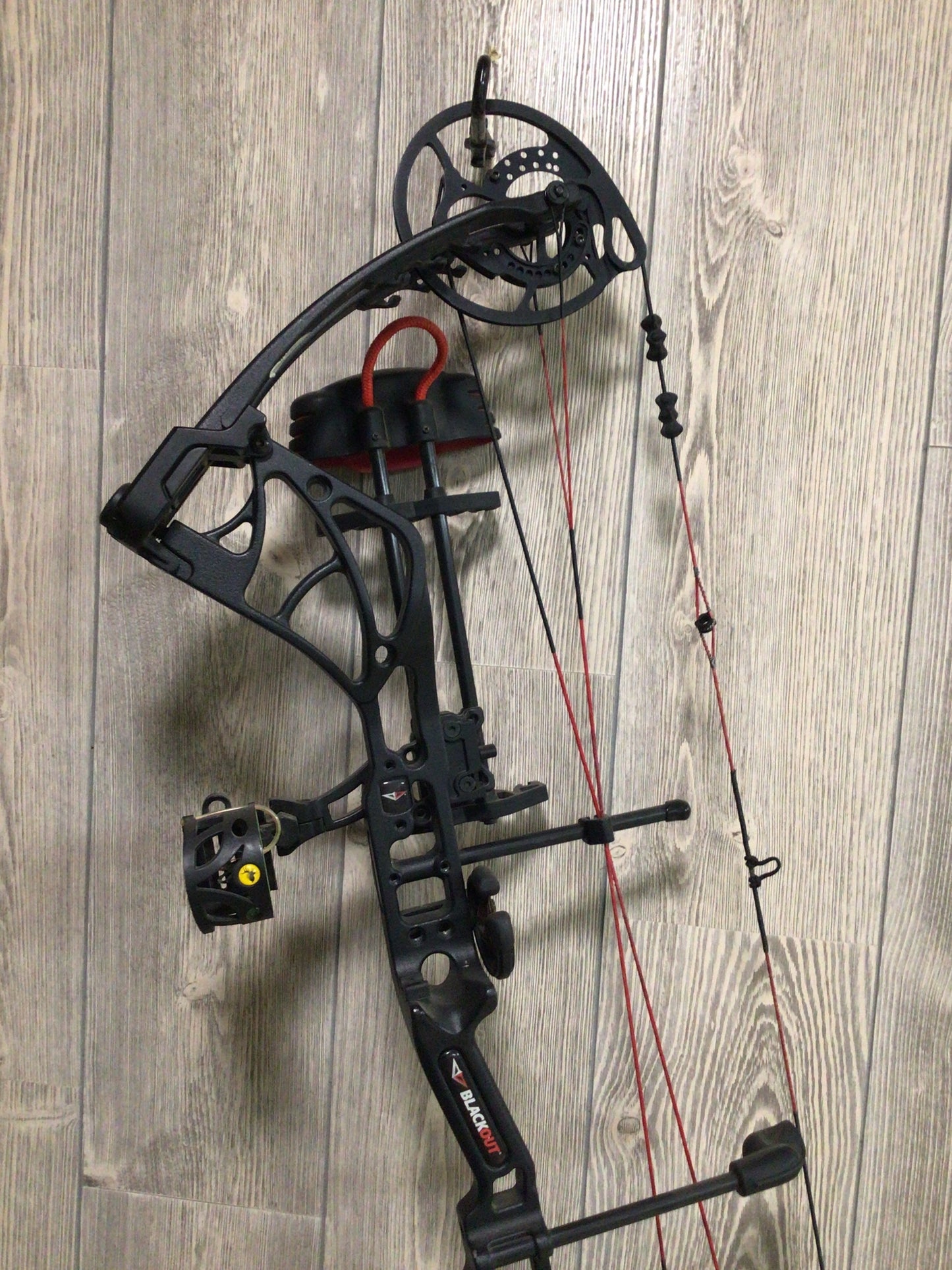 Cabelas Blackout Pursuit Black 28" 70lbs
