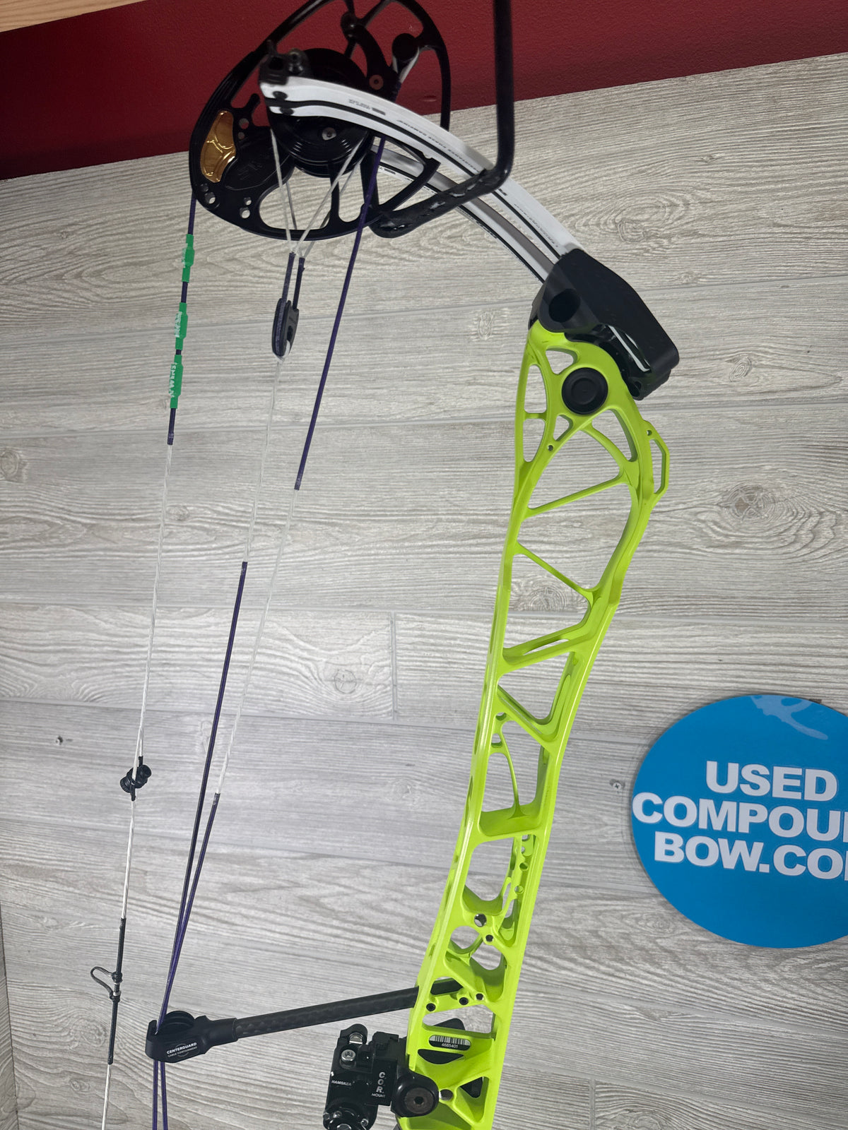 Mathews Title 38 GEN 1 Right Handed Electric Green White limbs