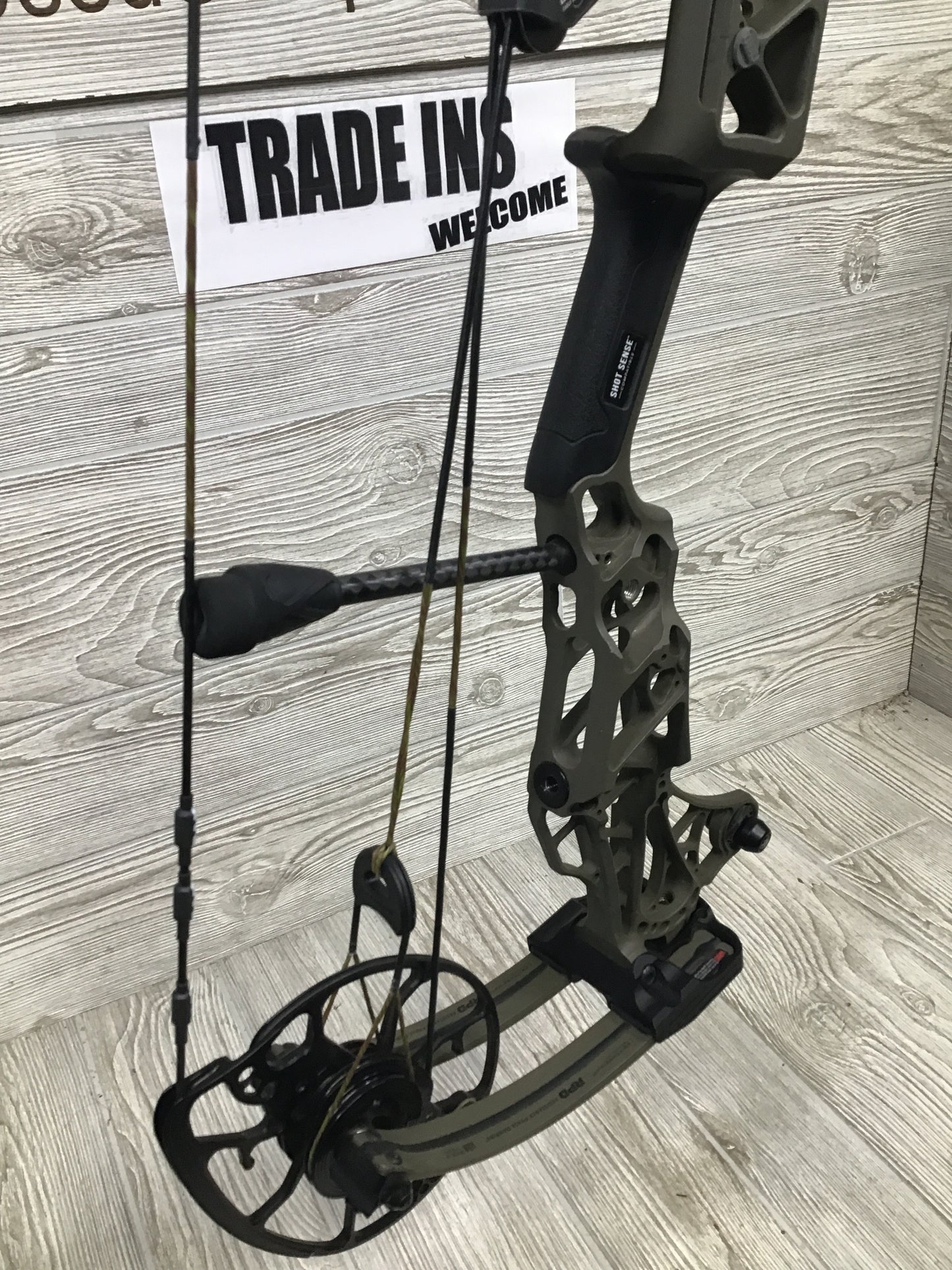 Mathews Lift 29.5 Right Handed Green Ambush (NEW STRING)