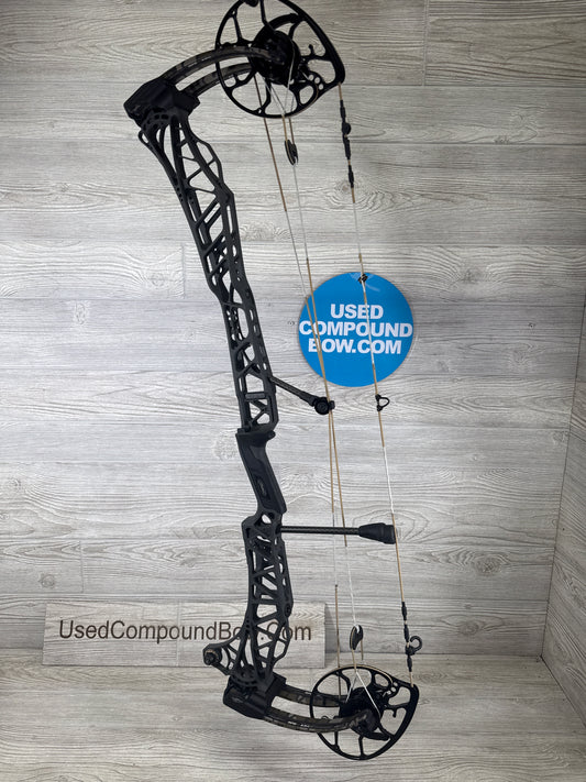 Used Mathews Lift X 33 RH Shale with bottomlands limbs gas strings