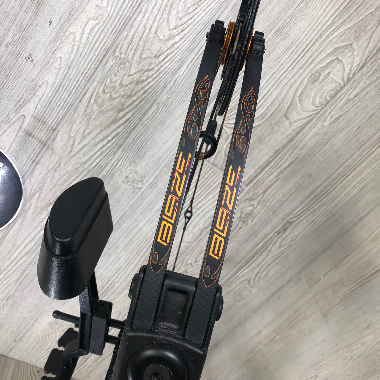 Mission Blaze RH black Bow Package with gas strings