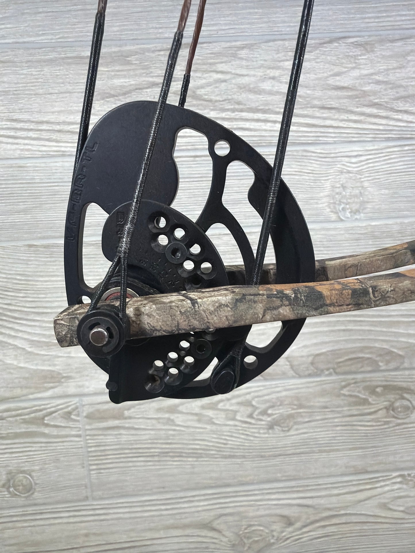 Used Hoyt Fireshot RH 18-28" 19-50lb Bow Pkg