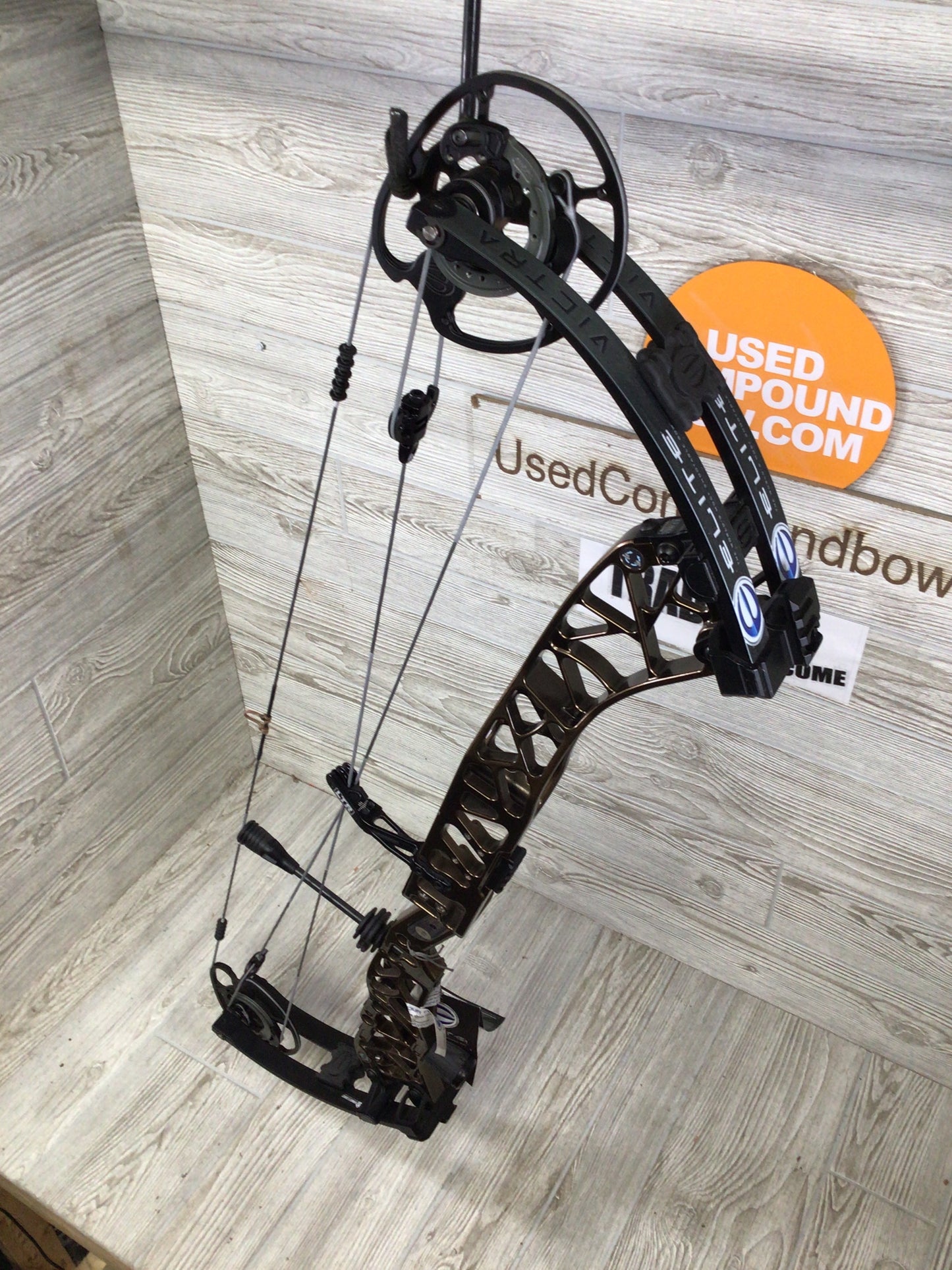 Elite Victra Right Handed 50-60# 25.5-31" Liquid Bronze