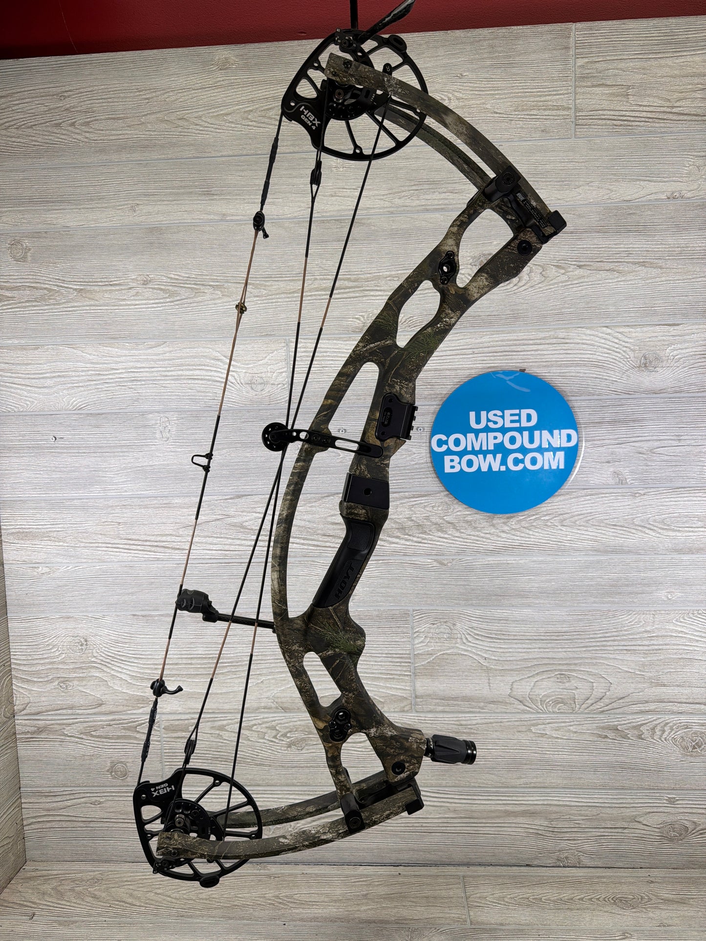 Used Hoyt RX-9 27.25" 70lb Realtree Apex Right hand Bow