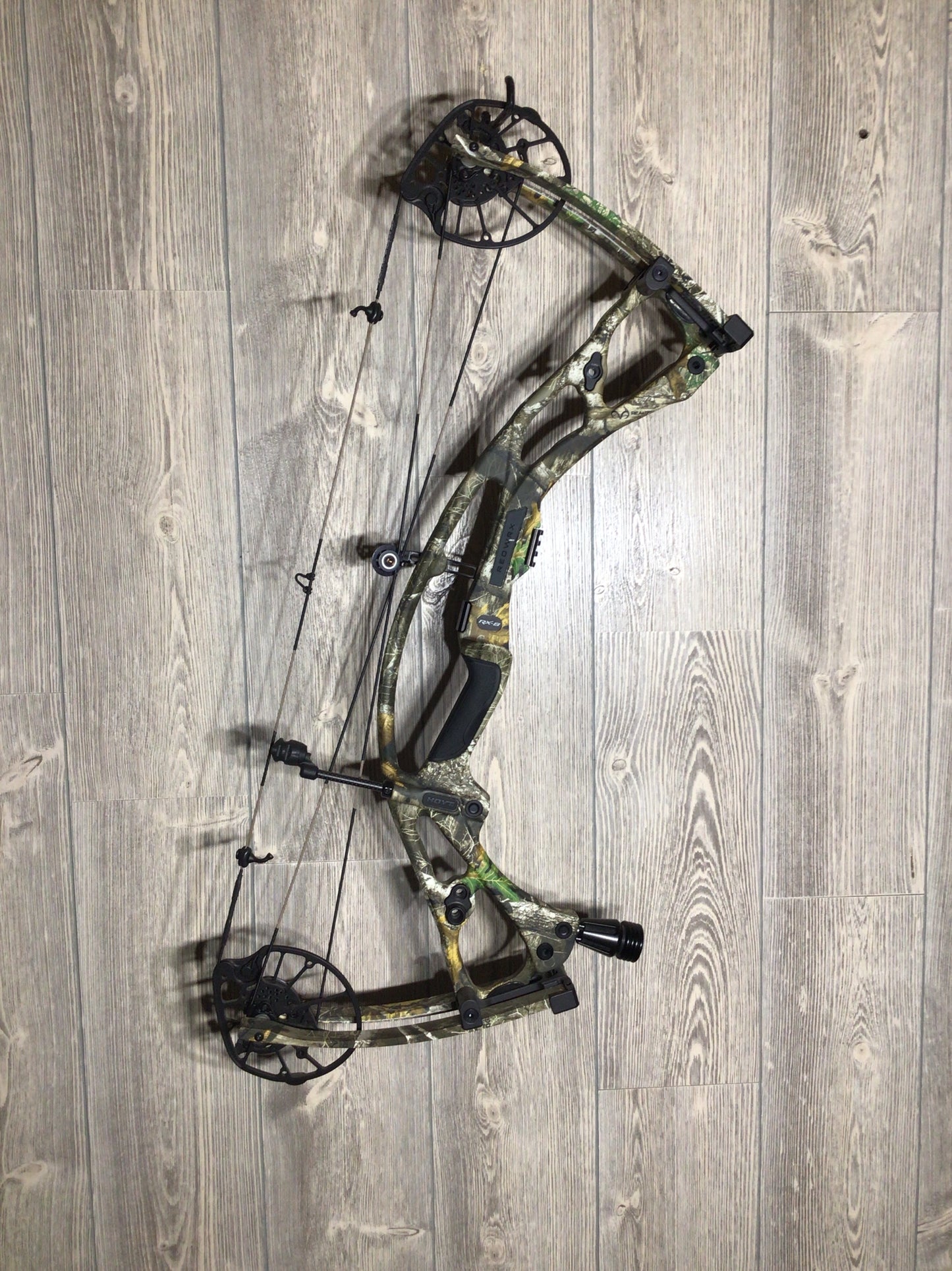 Used Hoyt RX-8 LH Realtree 70lbs 25-30"