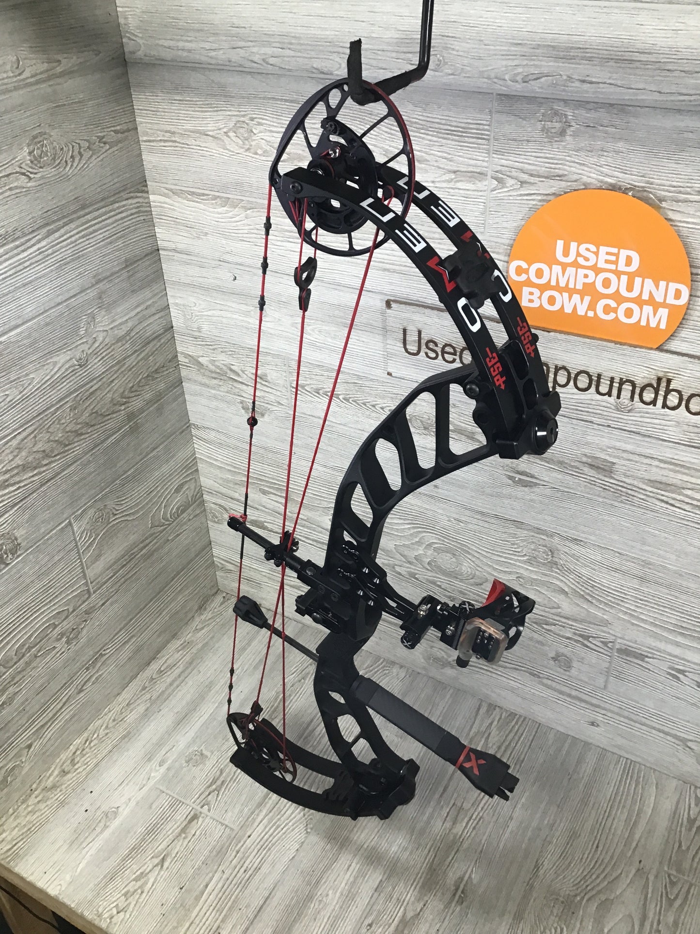 Used PSE OMEN BLACK 70 Right Handed EC2 cam Package