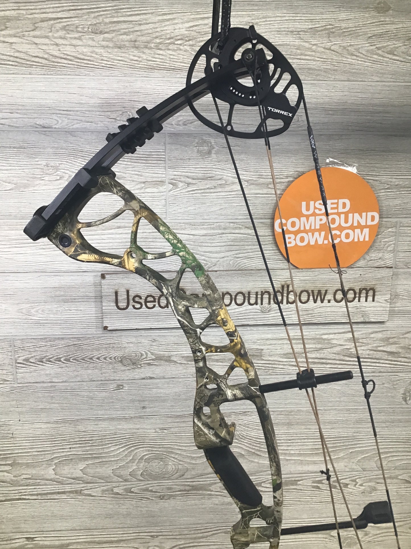 Used Hoyt Torrex Left Handed Realtree 60-70# 26-30"