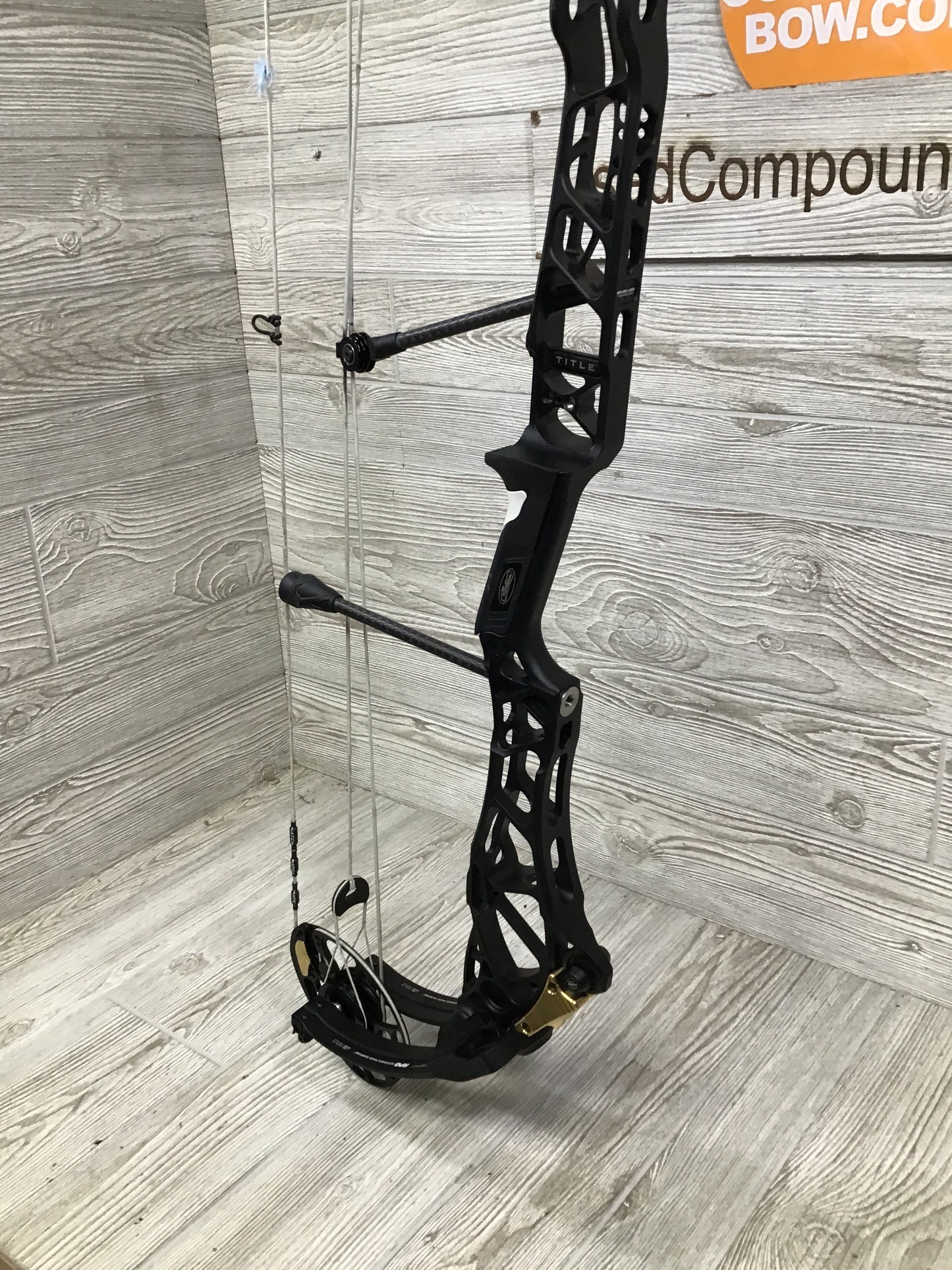 Mathews Title 40 Gen 2 Left Handed Black