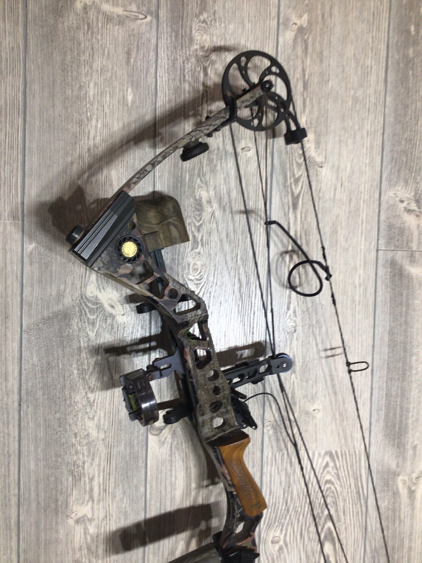 Mathews Outback 29" 70lb Right Handed Bow PKG