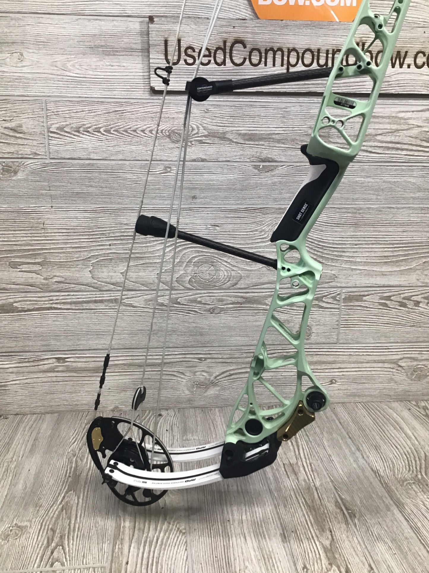 Used Mathews Title 38 (Gen 2) Mint White limbs Right Handed Target bow