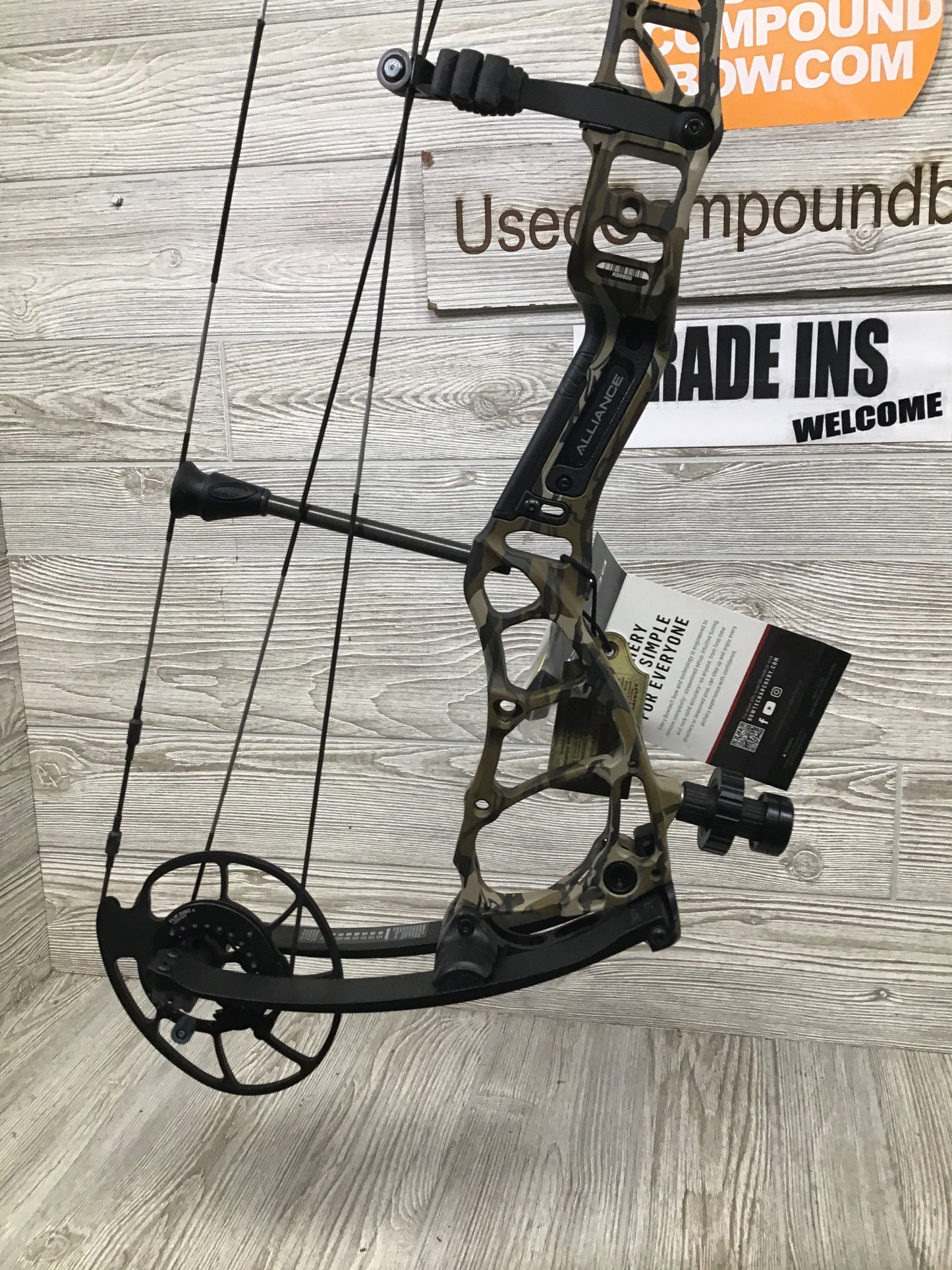 Used Bowtech Alliance 30.5 Right Handed 55-65# 29" Bottomlands camo