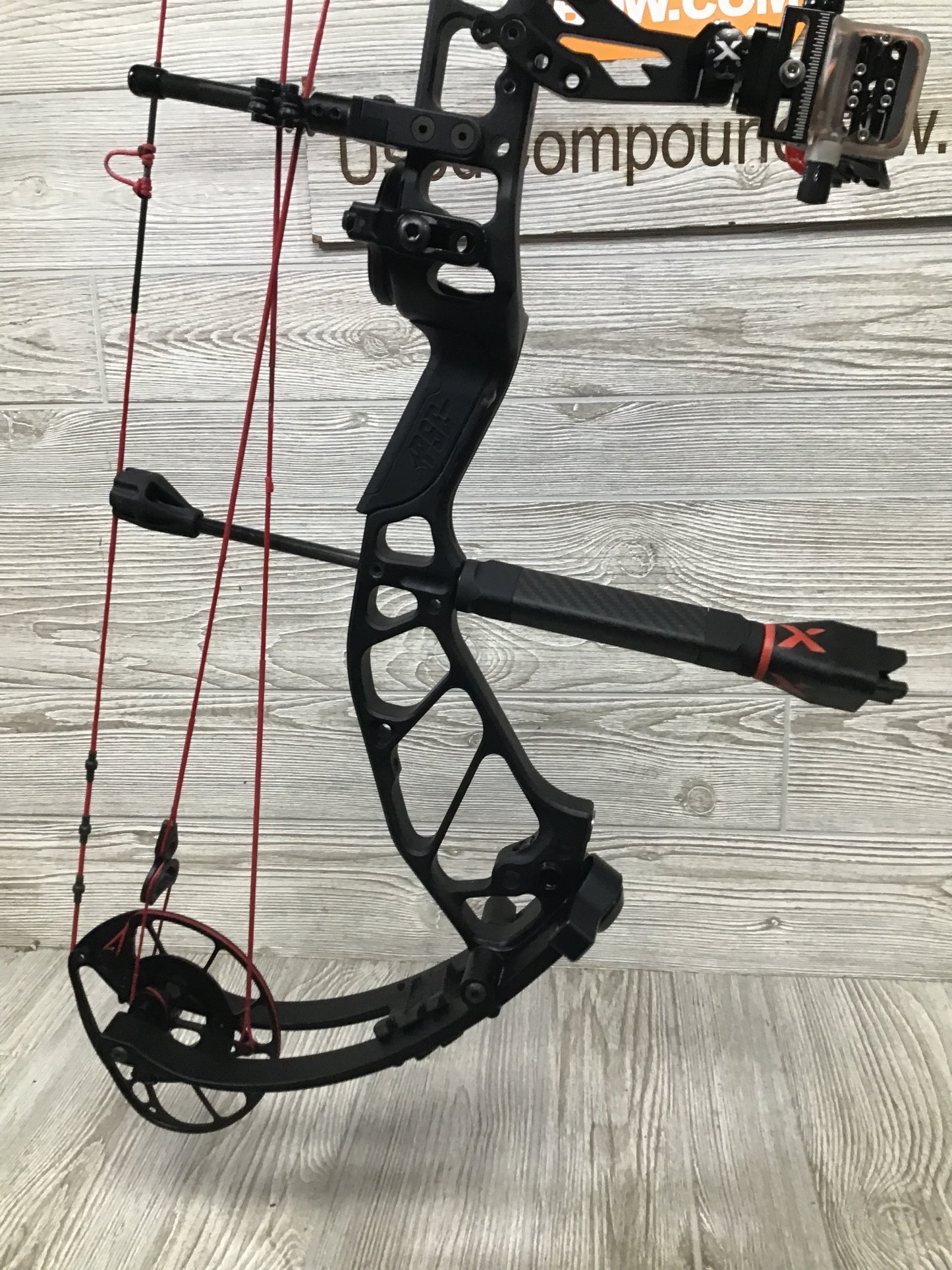 Used PSE OMEN BLACK 70 Right Handed EC2 cam Package