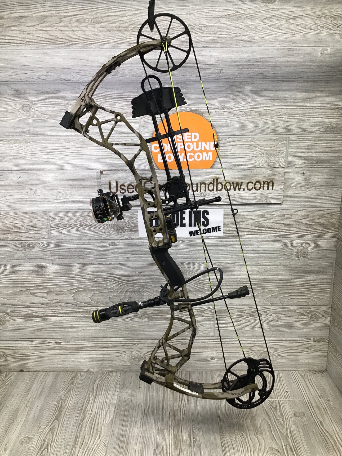 Used Bear Adapt Plus THP Package Right Handed Mossy Oak bottomlands 55-70#