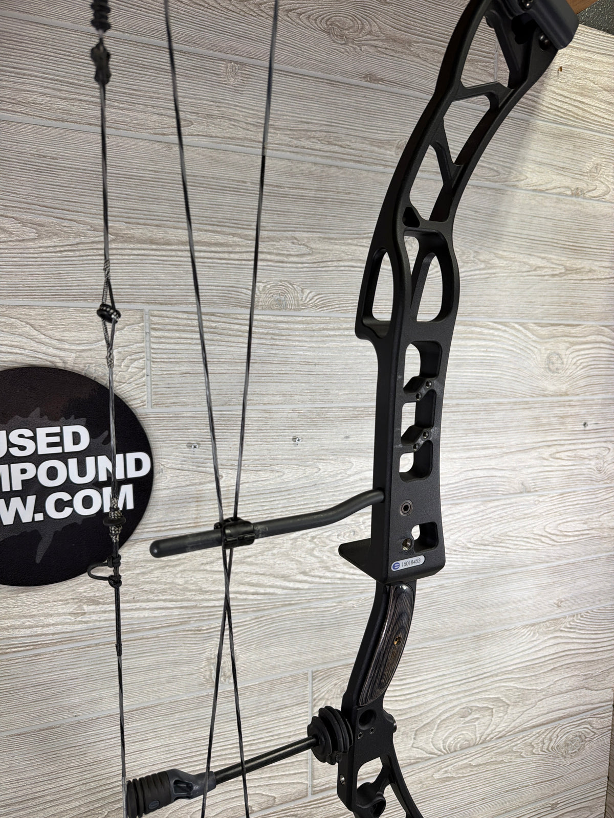 Elite Synergy Right Handed 28" 70# Black