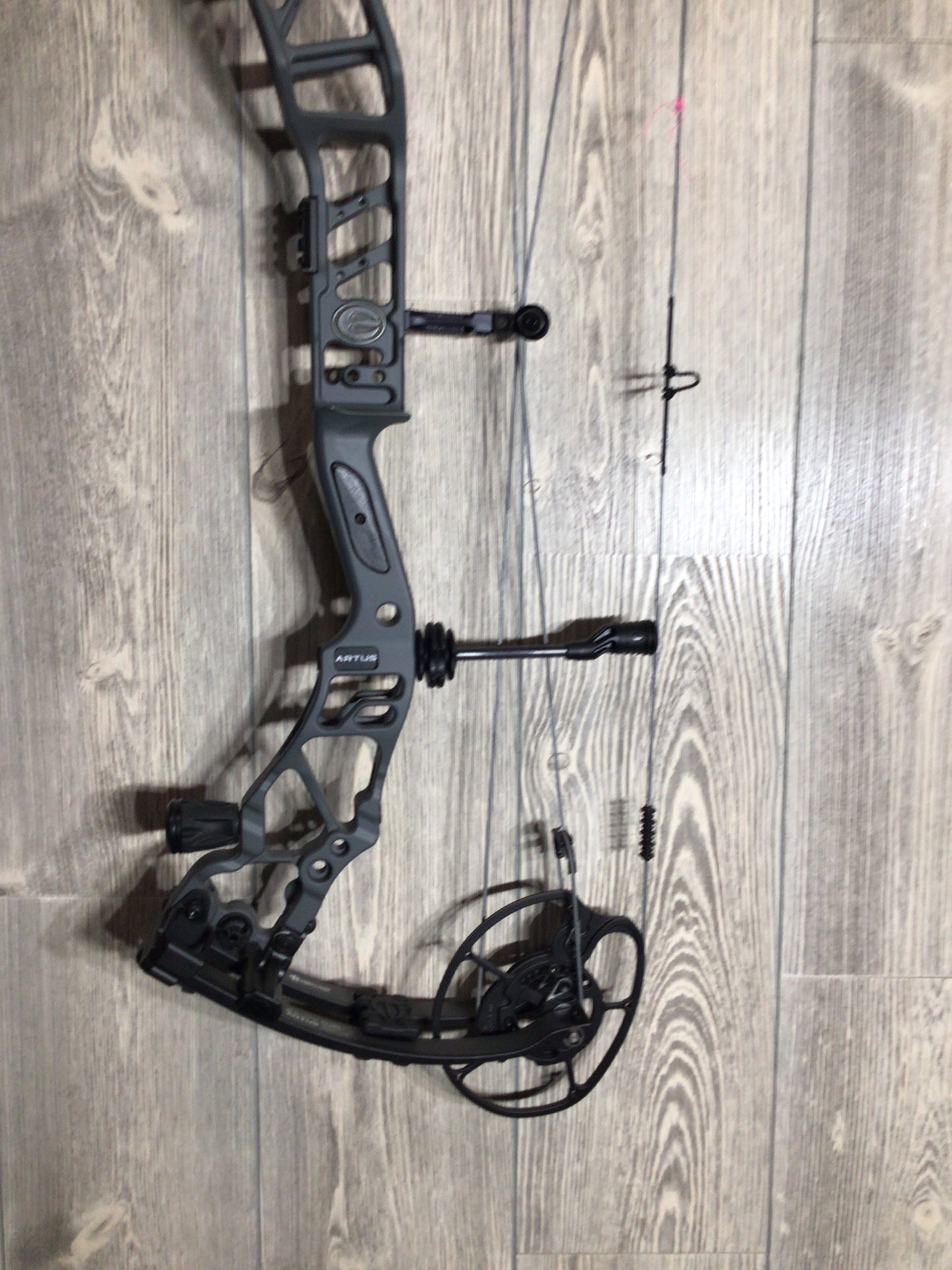 Elite Artus RH Slate Gray 70# Bow