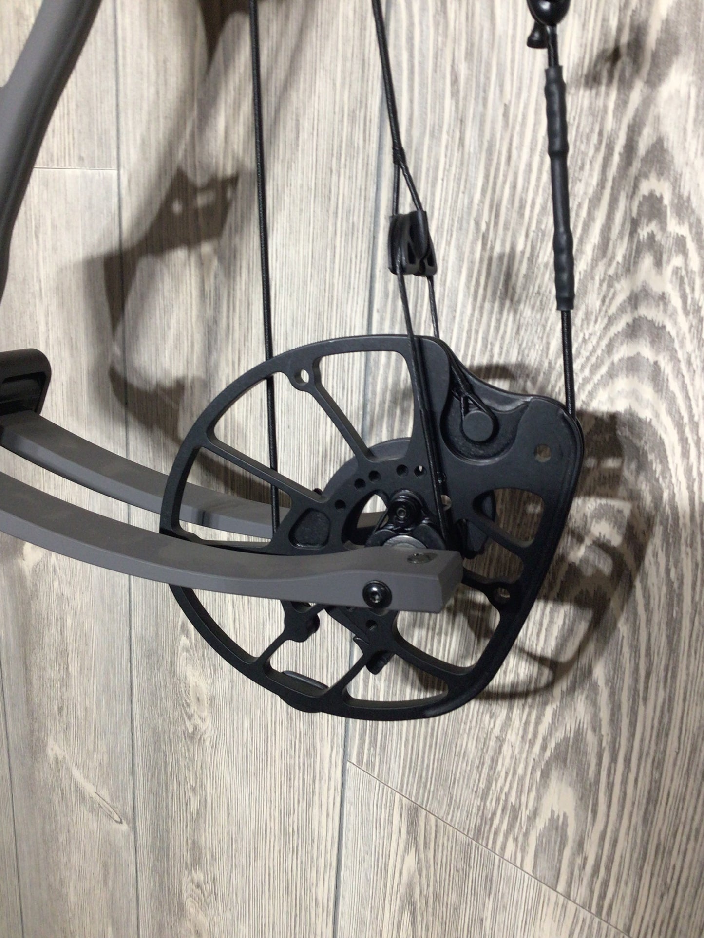 Used Hoyt RX-9 Right Handed 60-70# Tombstone