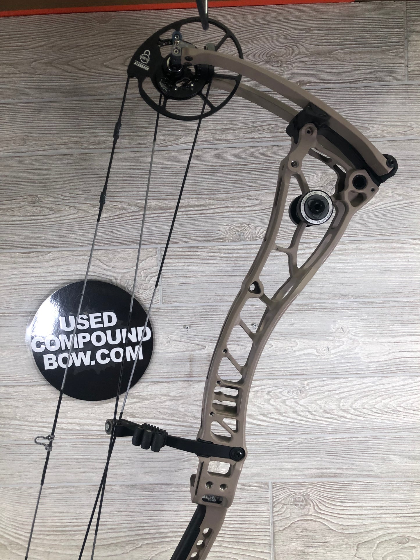 Bowtech Proven 34 Sandstone Medium Cam Right Handed 25-30" 60-70lbs