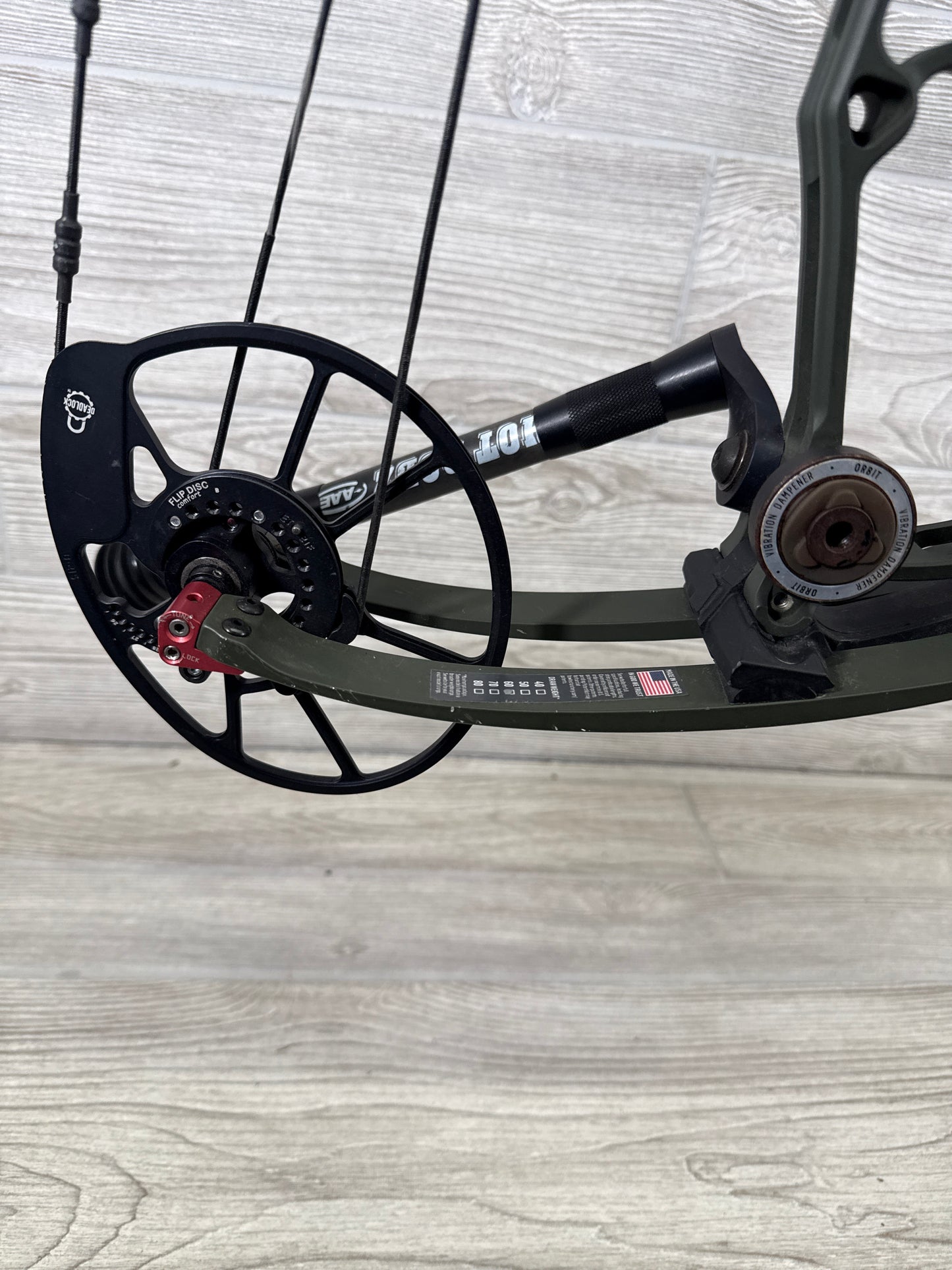 Used Bowtech Solution SS RH 60# Green with stabs pkg