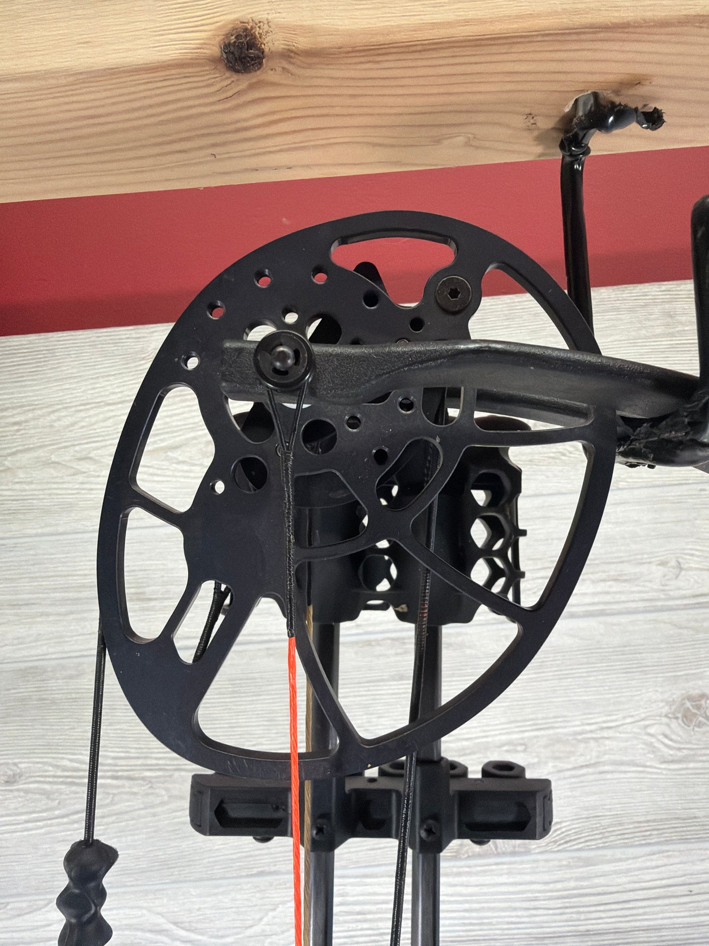 Used Bear Legit Left Hand 28" 70lb Veil Bow Pkg