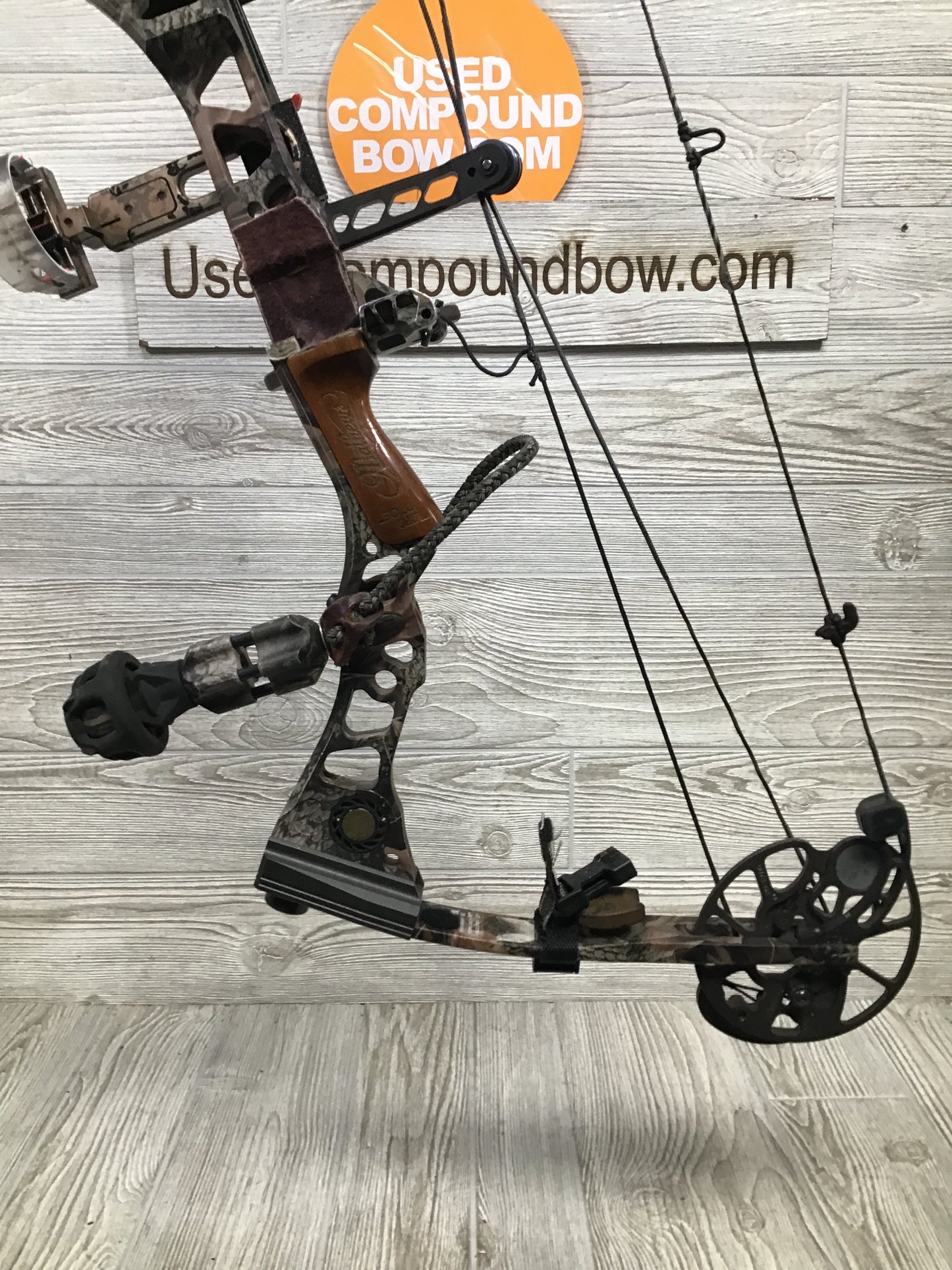 Mathews Outback 27" 60lb Right Handed bow Package