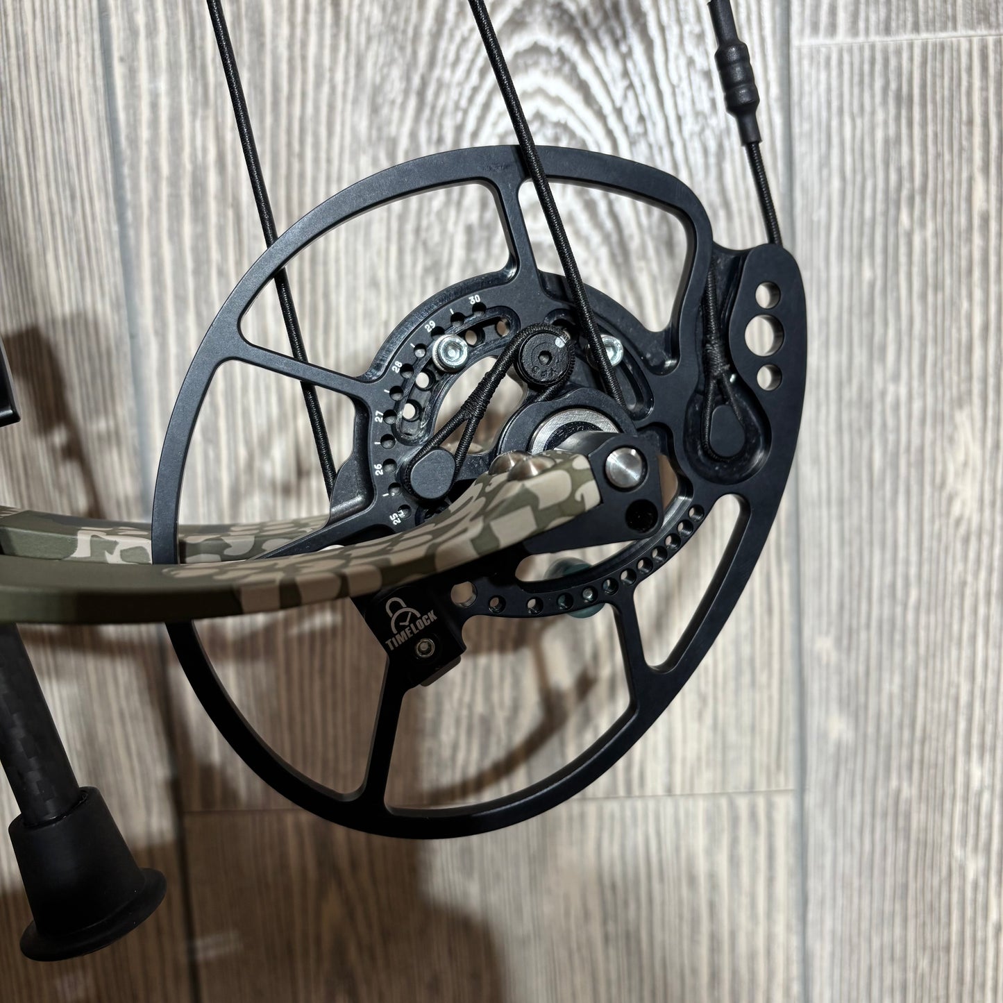 Used Bowtech Virtue Right Hand Black with Kuiu Limbs 60lb with SystmX strings + Bowtech Stand