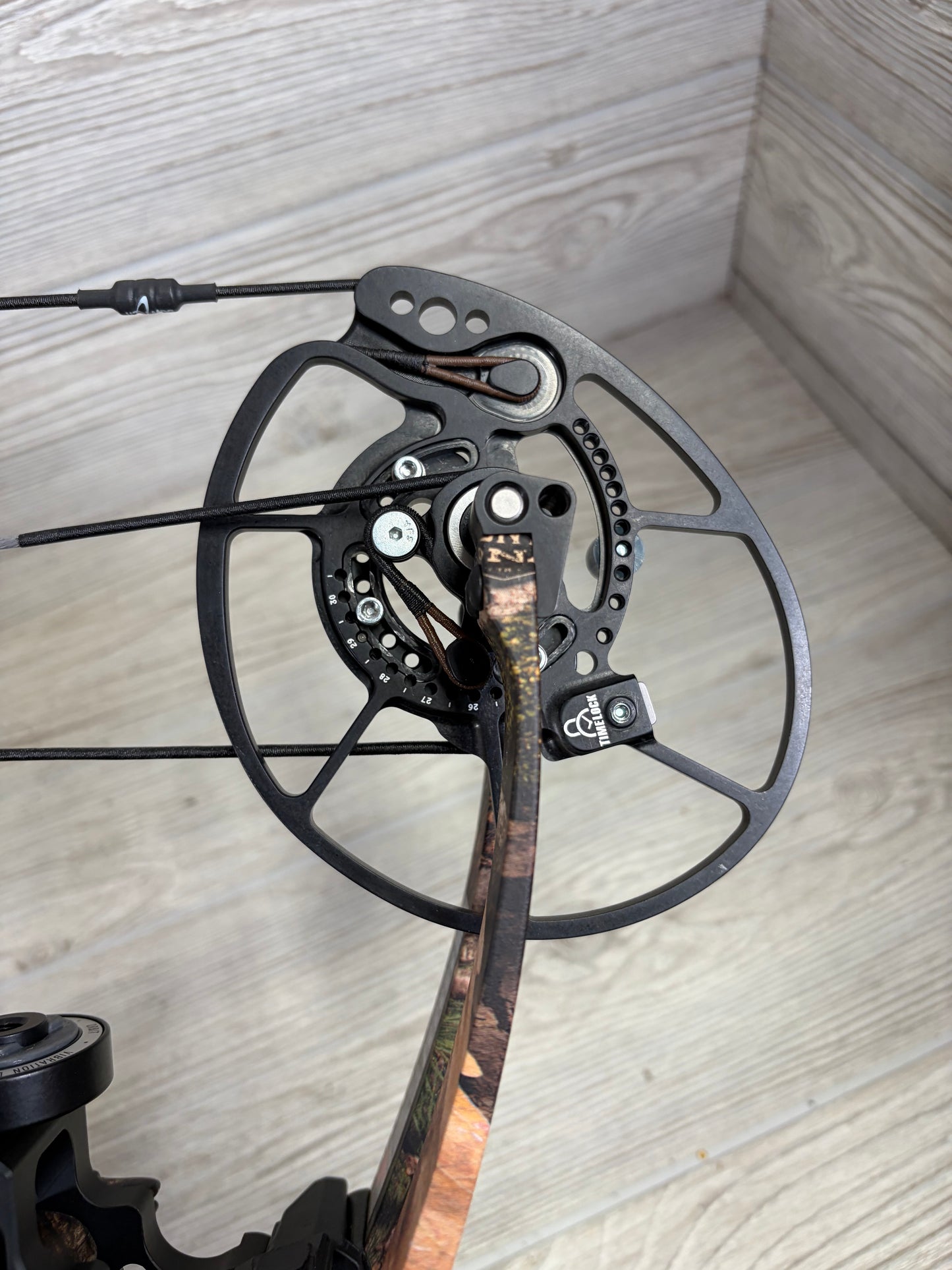 Bowtech Carbon One X 60-70# RH Mossy Oak New Bow