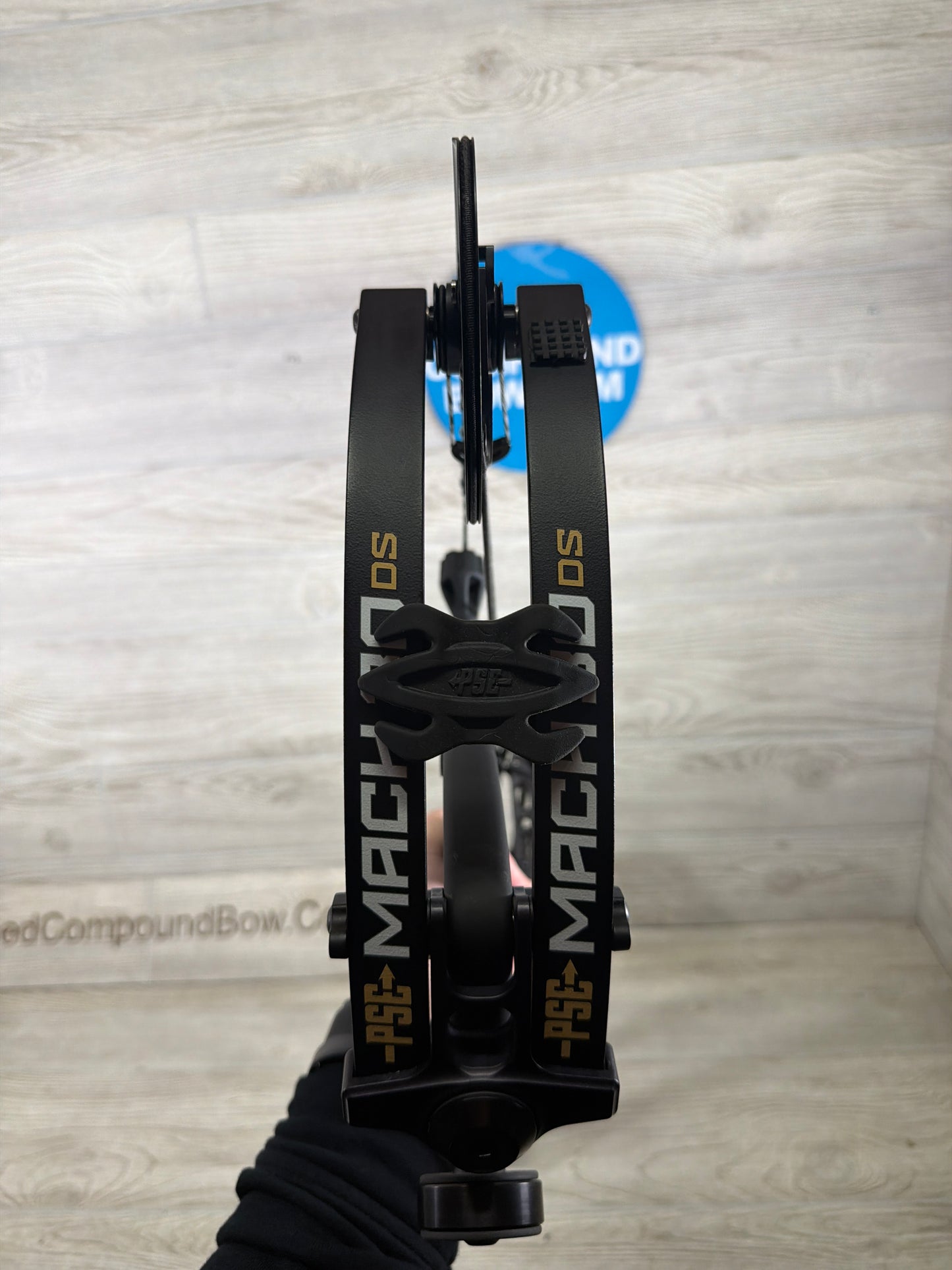 Used PSE Mach 30 DS EC2 29" 70lb Right Hand Black Bow w/ PSE Quiver