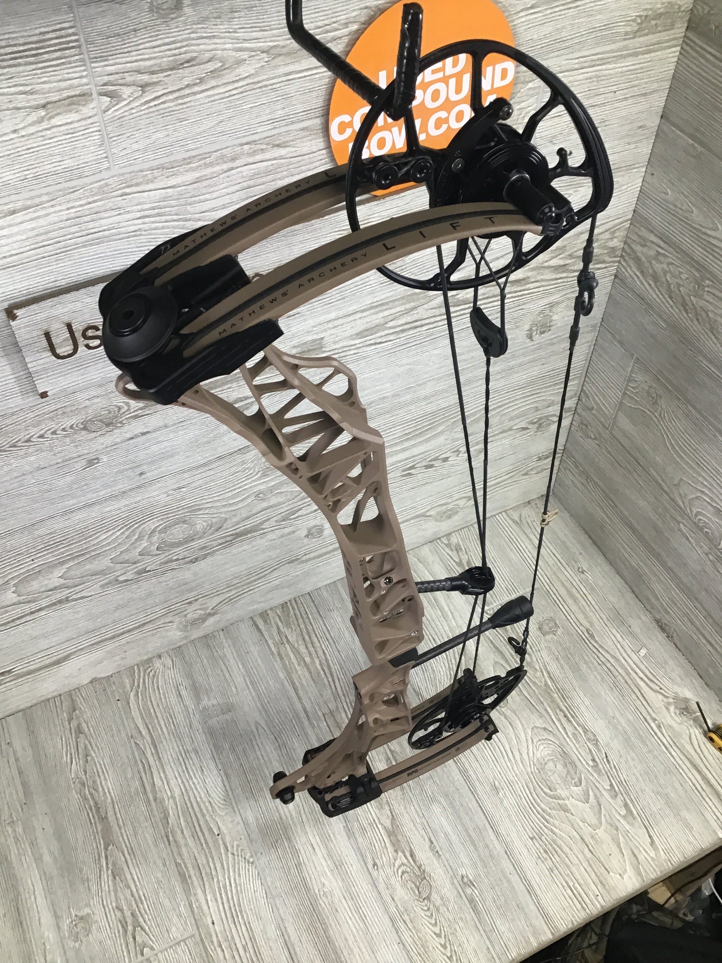 Used Mathews Lift 29.5 Left Hand Earth 28/70