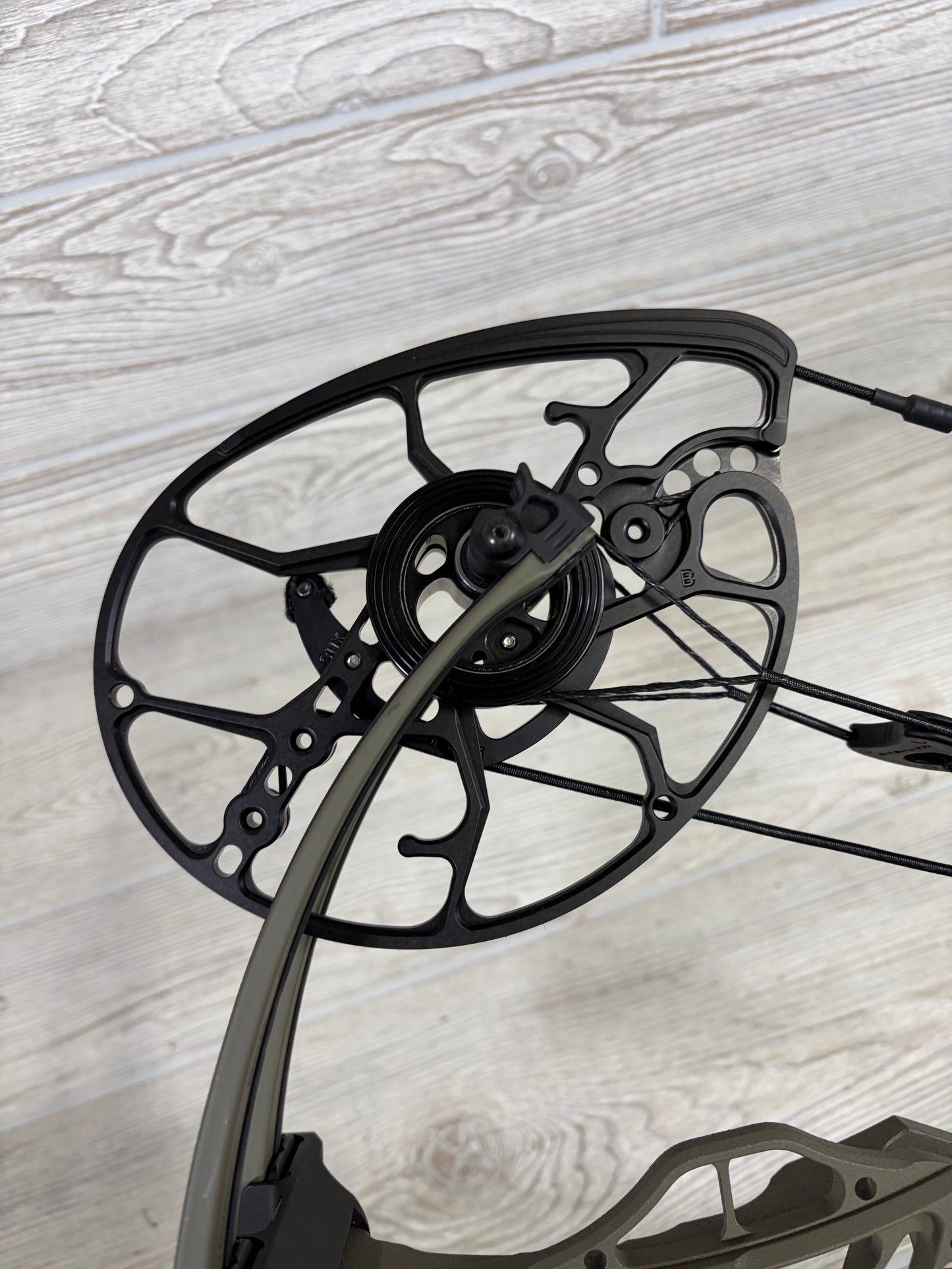 Used Mathews Lift X 29.5 Right Hand Ambush Green