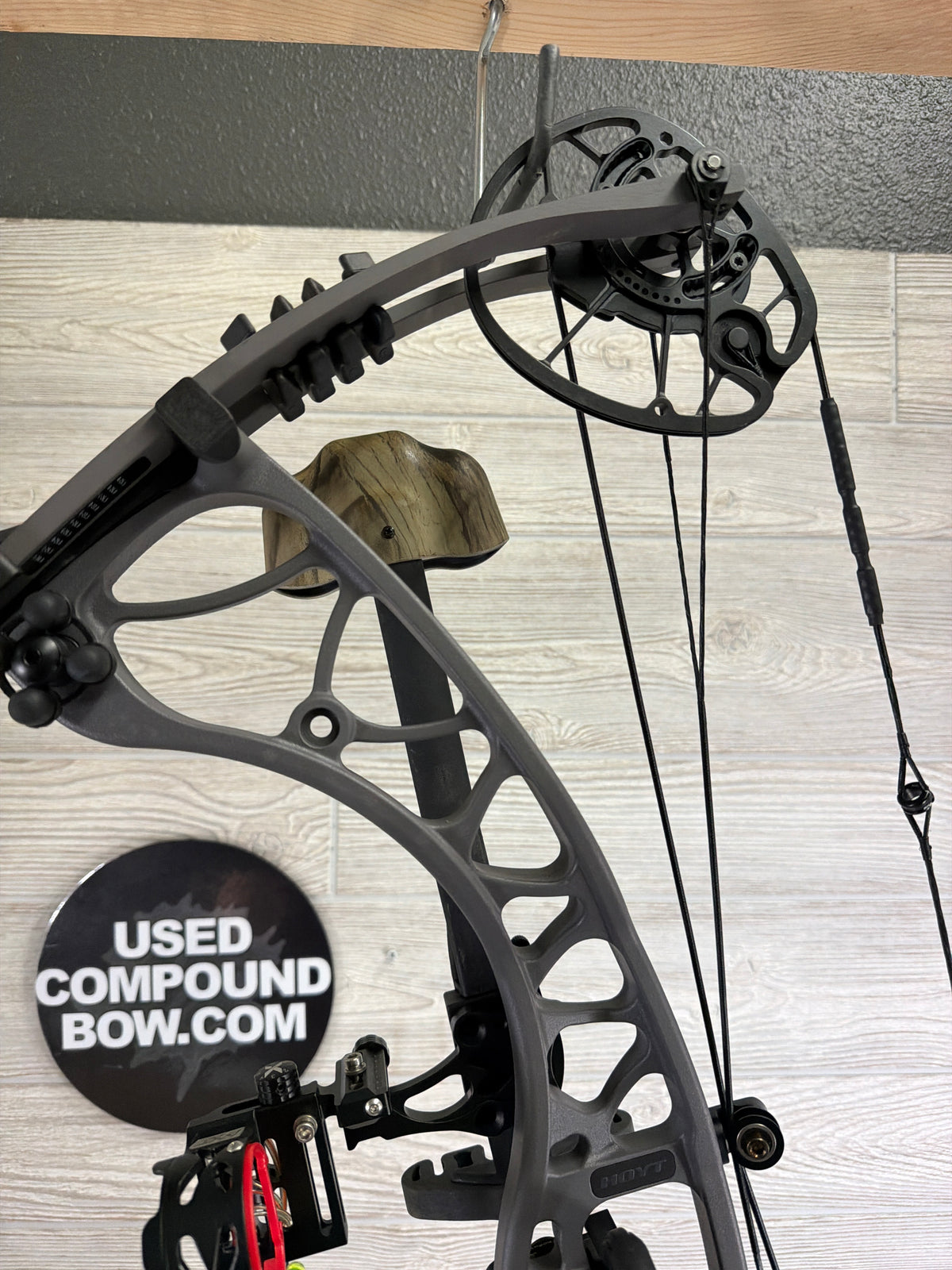 Used Hoyt Torrex XT Right Hand Tombstone 60-70lbs PKG