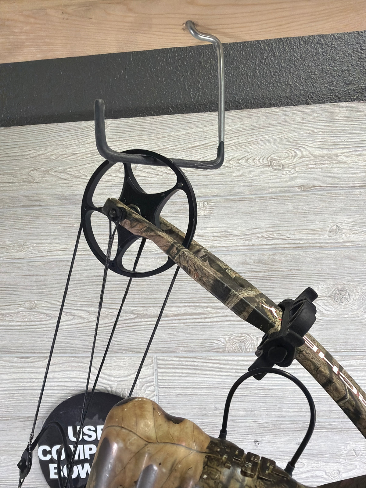 Used PSE Stinger 3G 29.5" 70lb Right Hand Bow Pkg