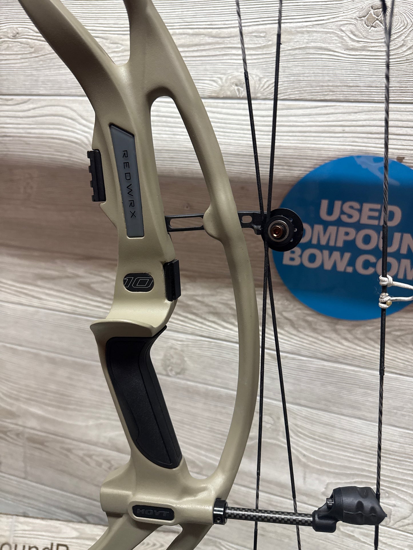 Hoyt RX-10 RH Sanstorm with topo tan inlay limbs 65-75 lbs