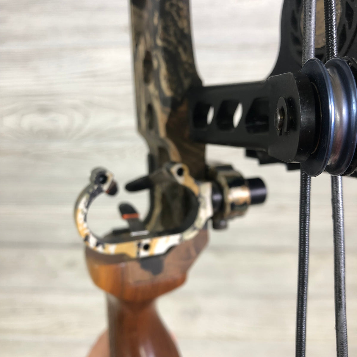 Used Mathews Legacy Right Handed 30" 70lb