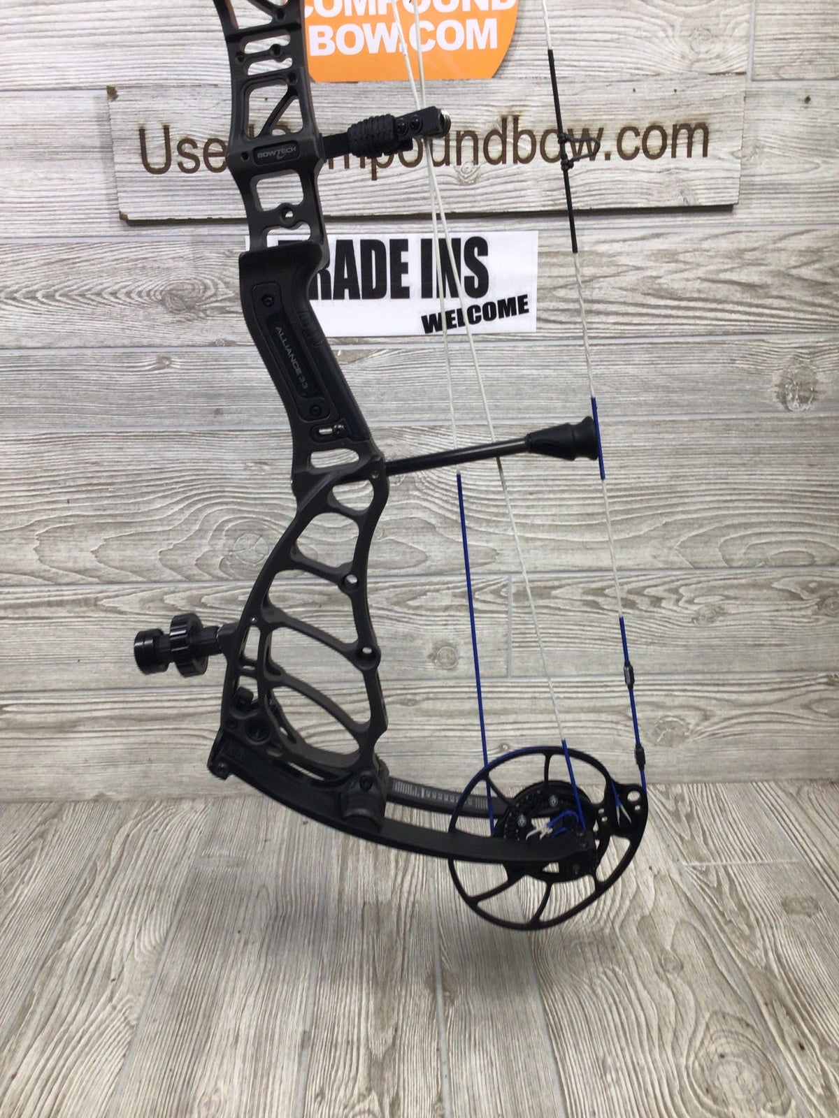 Used Bowtech Alliance 33 Right Handed 60-70# Stealth Grey
