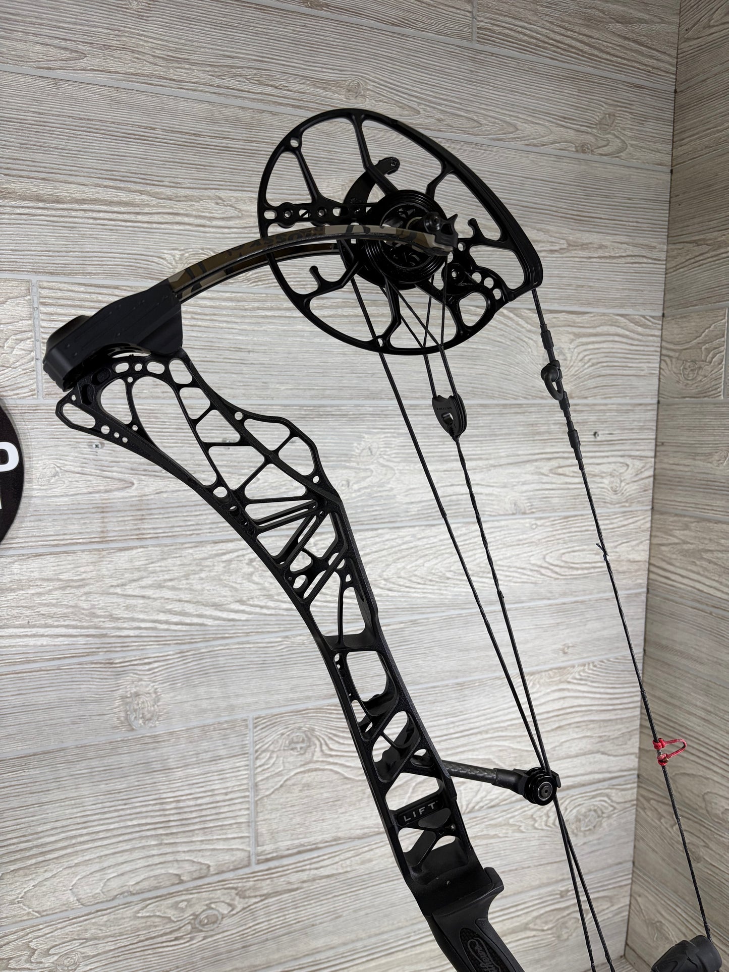 Used Mathews Lift 29.5 Right Handed Black Riser Bottomlands Limbs