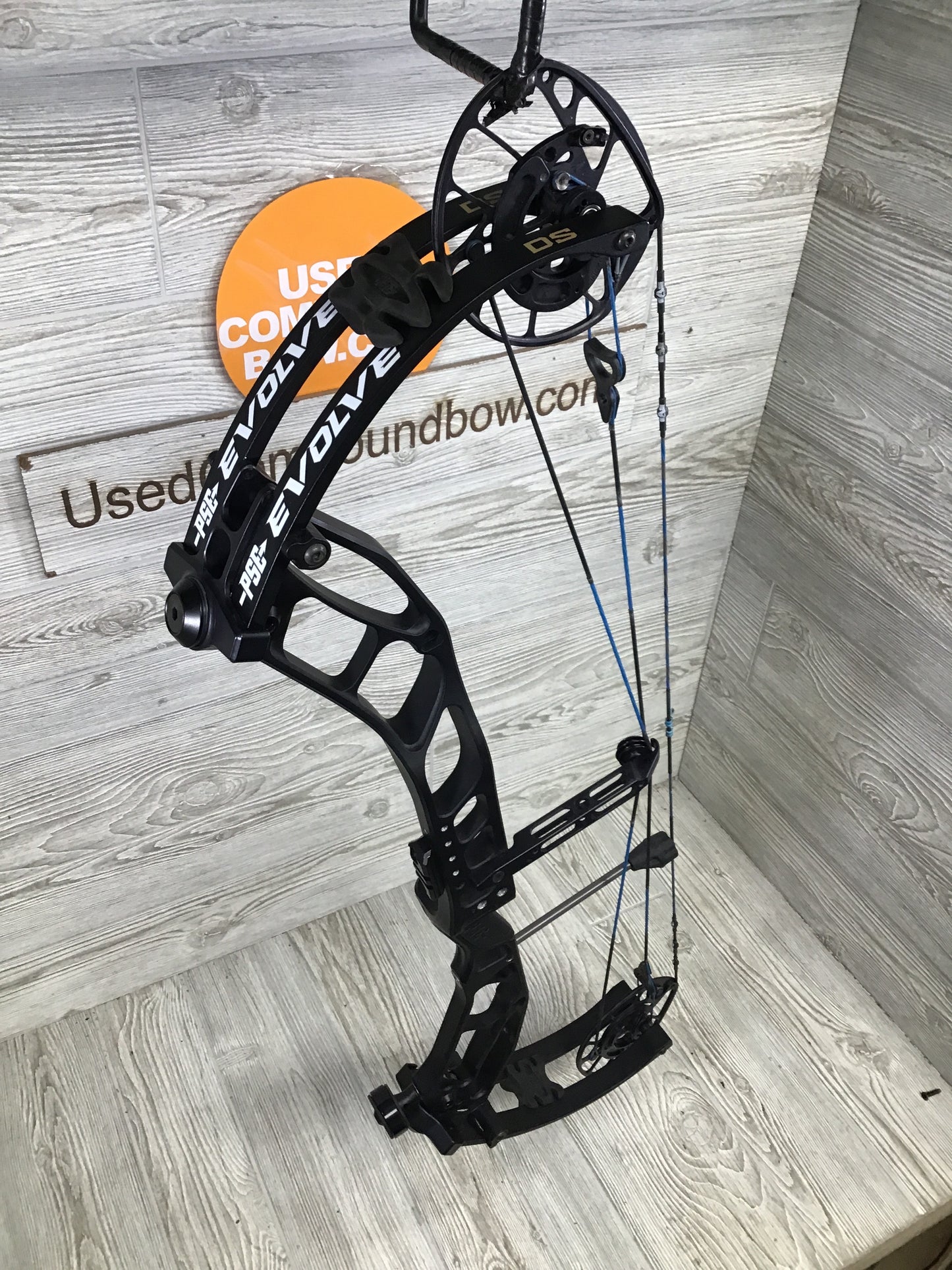 Used PSE Evolve DS 33 26-31.5"  70-80# LH Black Bow