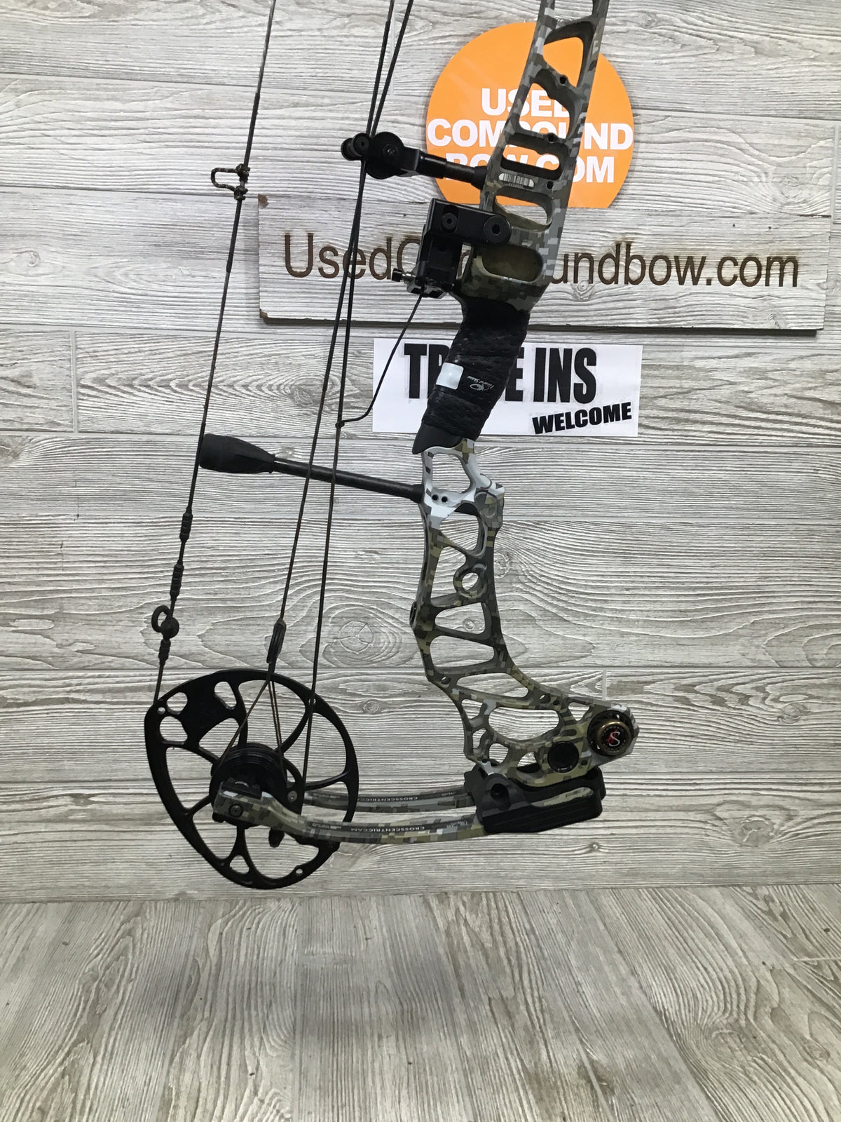Used Mathews Vertix RH Sitka Elevated II 30"/70LBS
