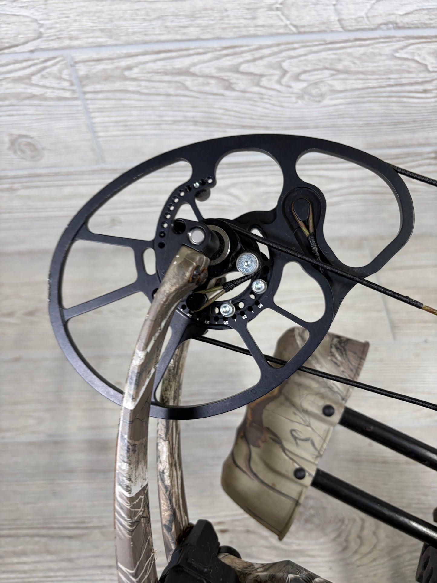 Bowtech Solution Realtree 50-60# Package Right Hand