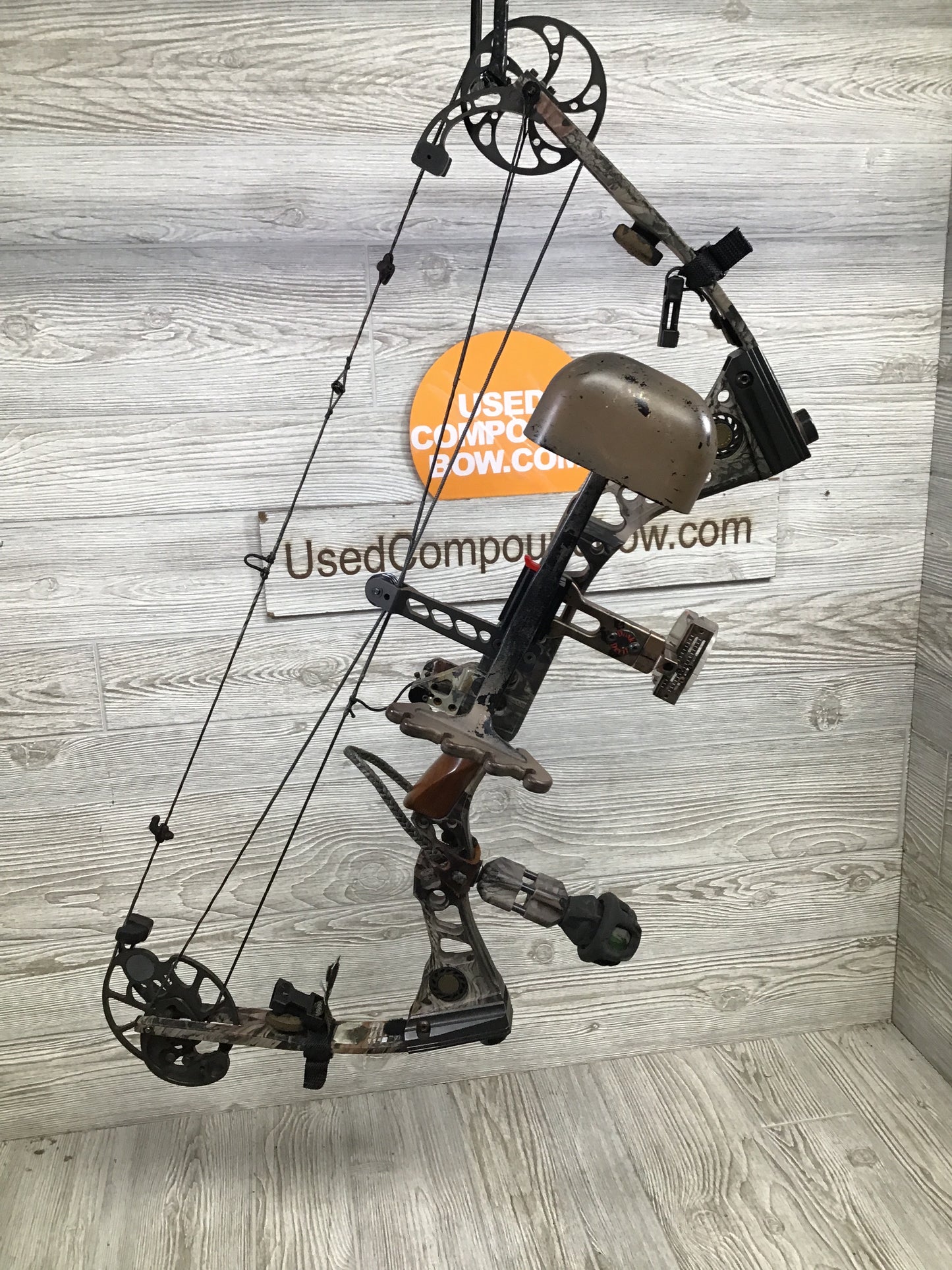 Mathews Outback 27" 60lb Right Handed bow Package