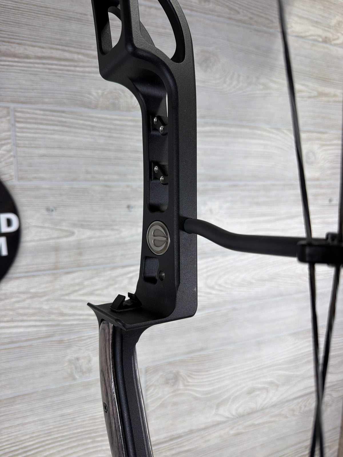 Elite Synergy Right Handed 28" 70# Black