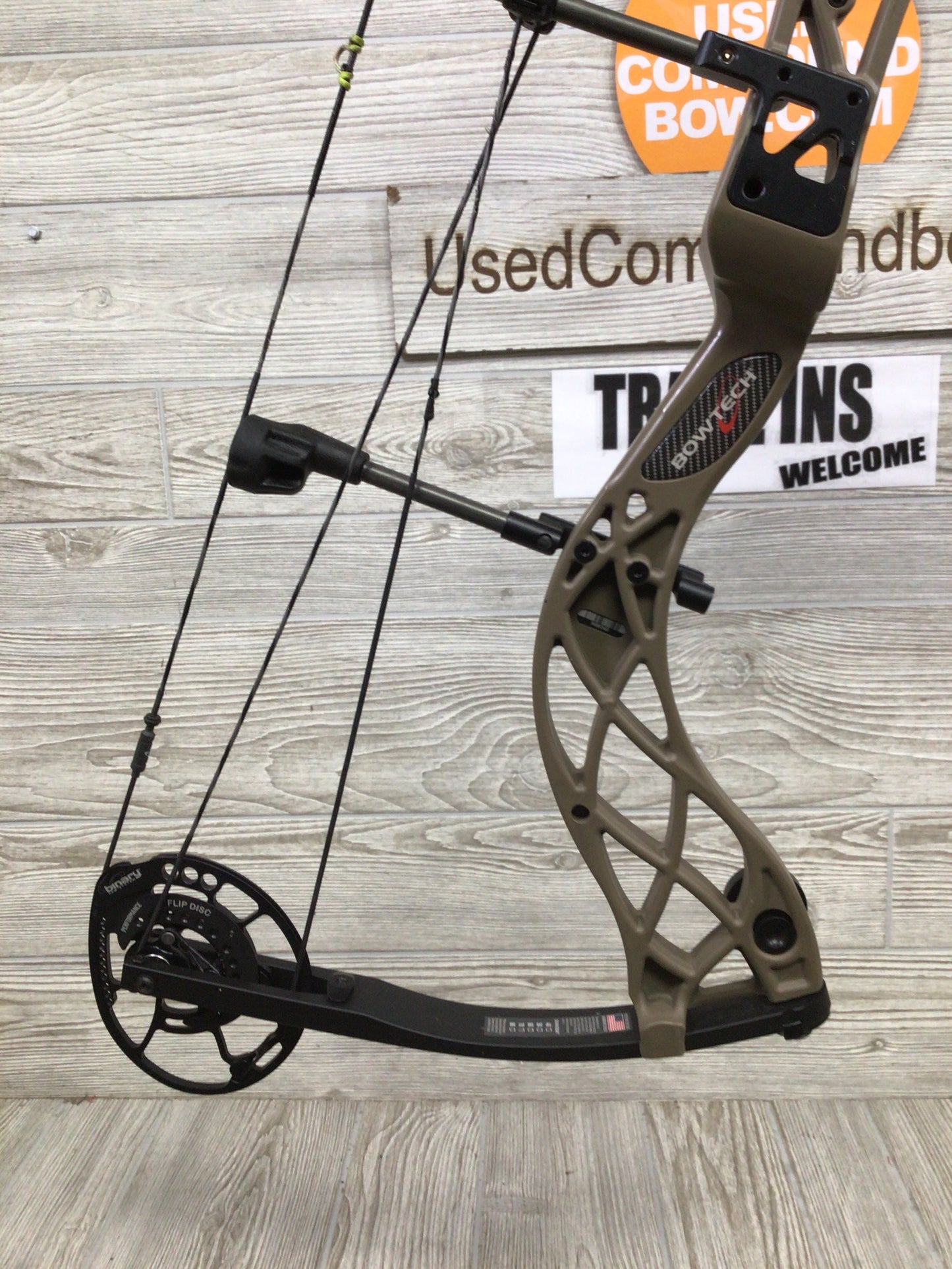Bowtech Carbon Zion Right Handed Flat Dark Earth 60-70#