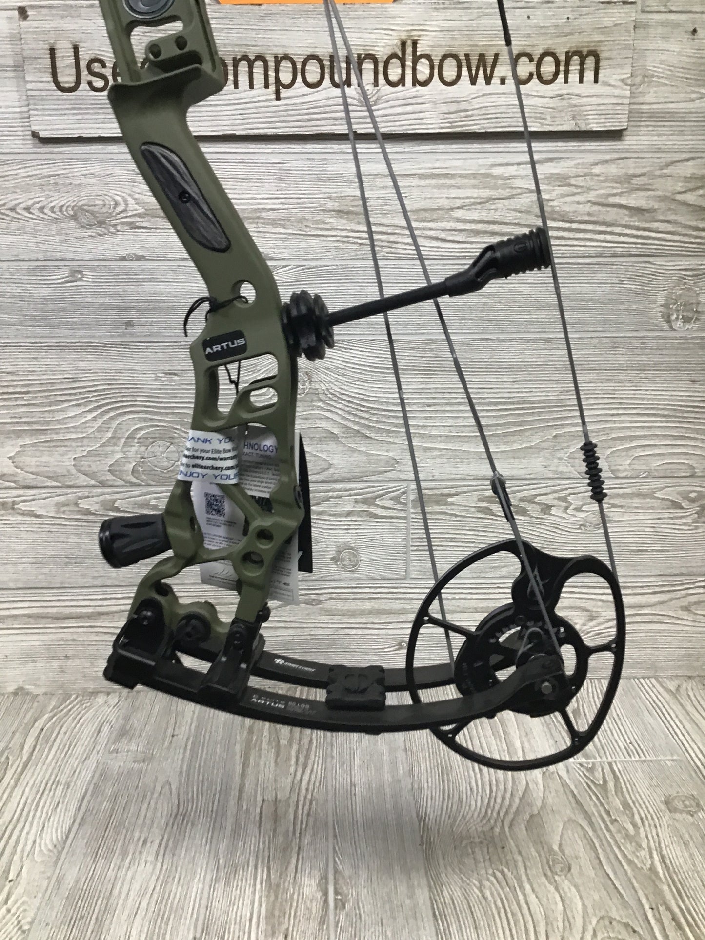Elite Artus Right Hand Green 50-60# Bow