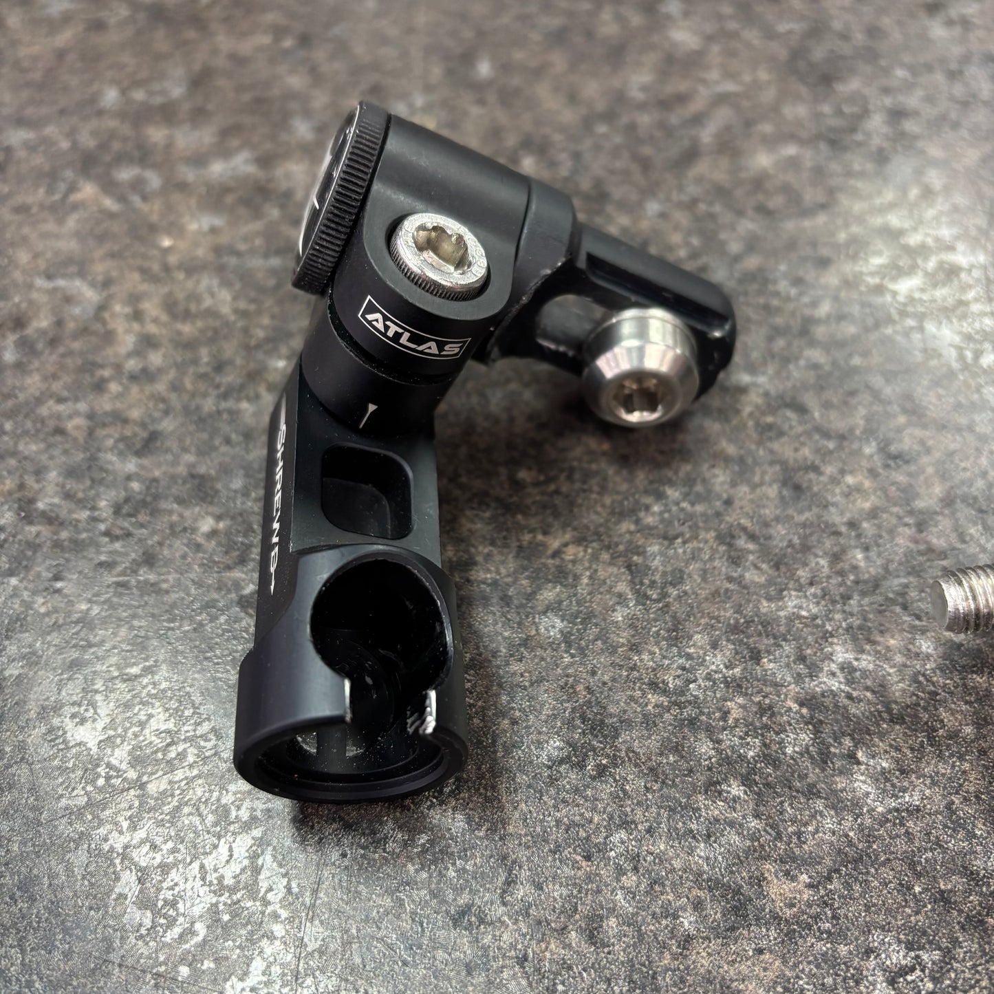 Used Shrewd Vantage 7" Stabilizer set with Atlas V-Bar and Quick Disconnect