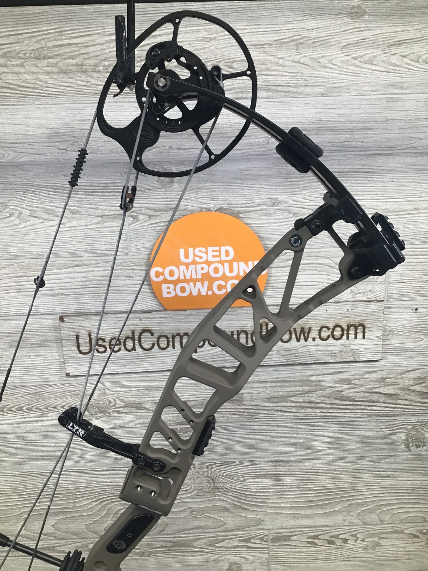 Elite Artus Right Hand Sienna Brown 50-60# Bow